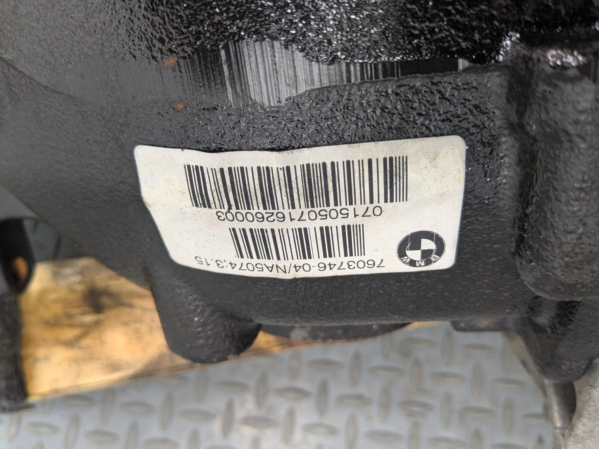2015 - 2018 BMW 320I OEM REAR DIFFERENTIAL GEAR BOX CARRIER ASSEMBLY