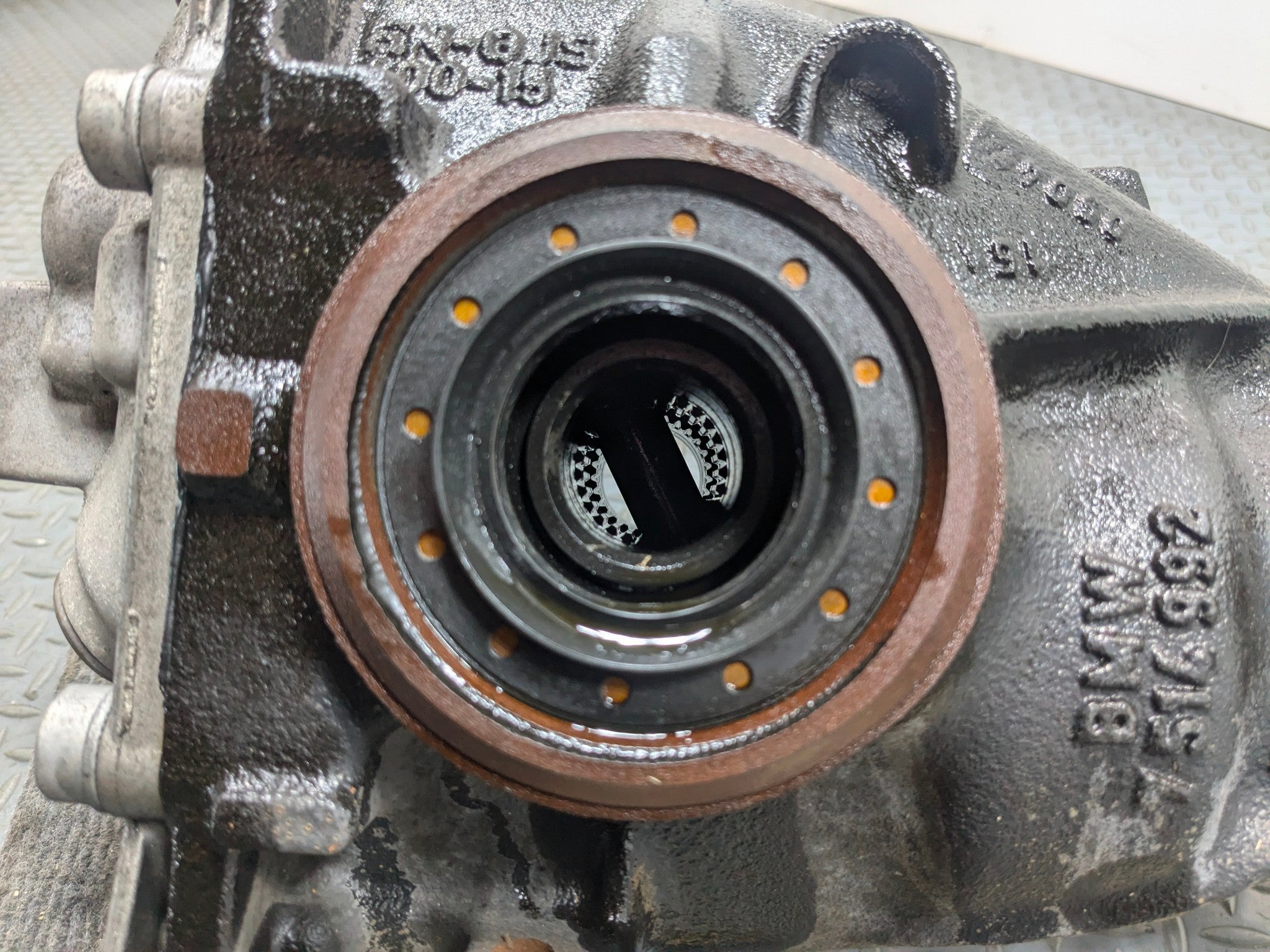 2015 - 2018 BMW 320I OEM REAR DIFFERENTIAL GEAR BOX CARRIER ASSEMBLY