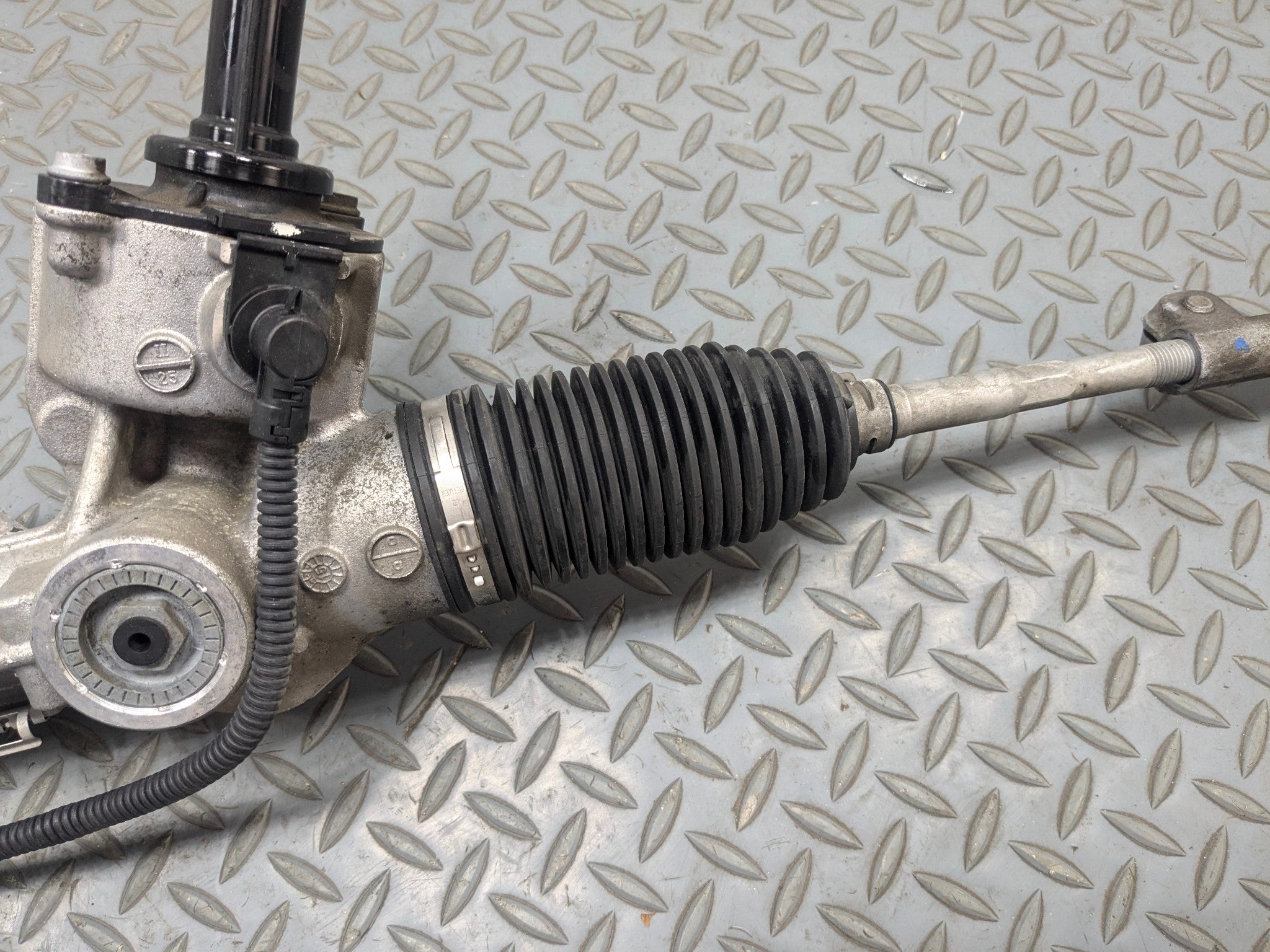 2015 - 2018 BMW 320I OEM STEERING GEAR RACK POWER RACK AND PINION ELECTRIC