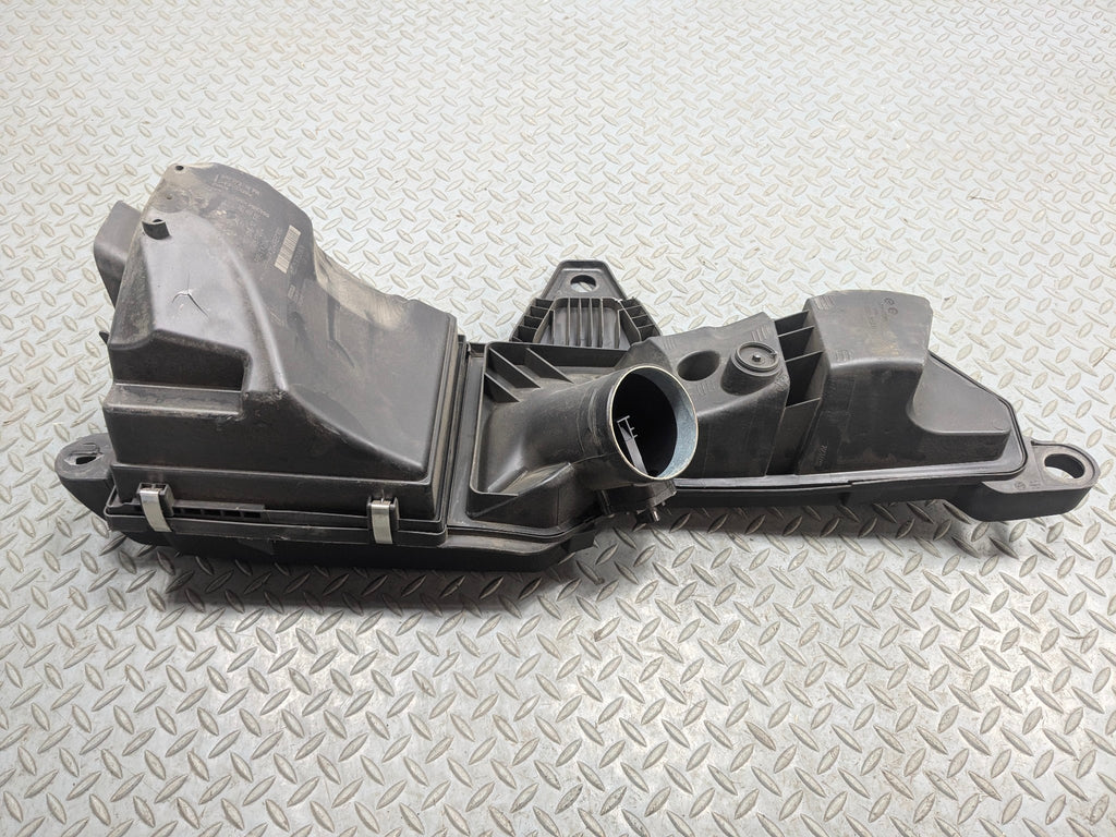 2015 - 2018 BMW 320I OEM AIR CLEANER FILTER INTAKE BOX HOUSING ASSEMBLY