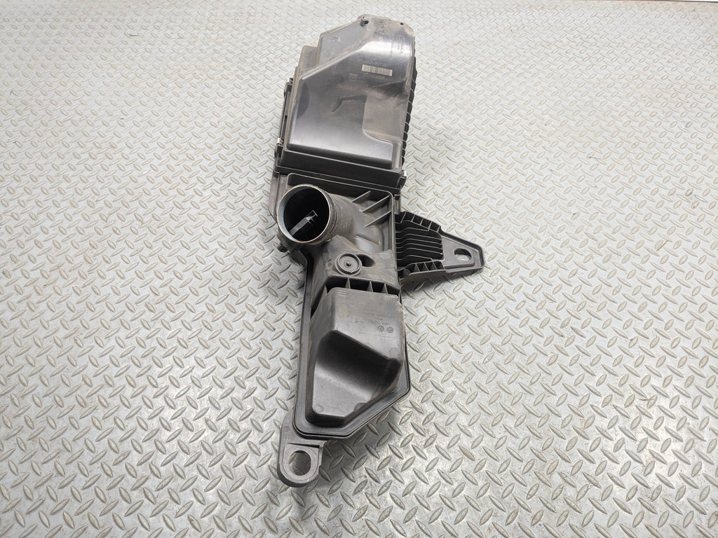 2015 - 2018 BMW 320I OEM AIR CLEANER FILTER INTAKE BOX HOUSING ASSEMBLY