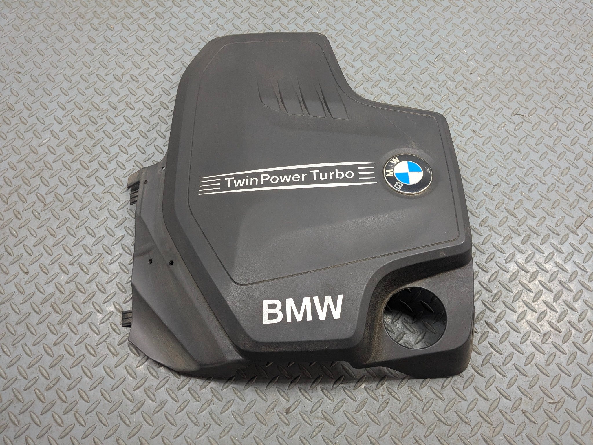 2015 - 2018 BMW 320I OEM ENGINE MOTOR TOP APPEARANCE COVER PANEL BLACK