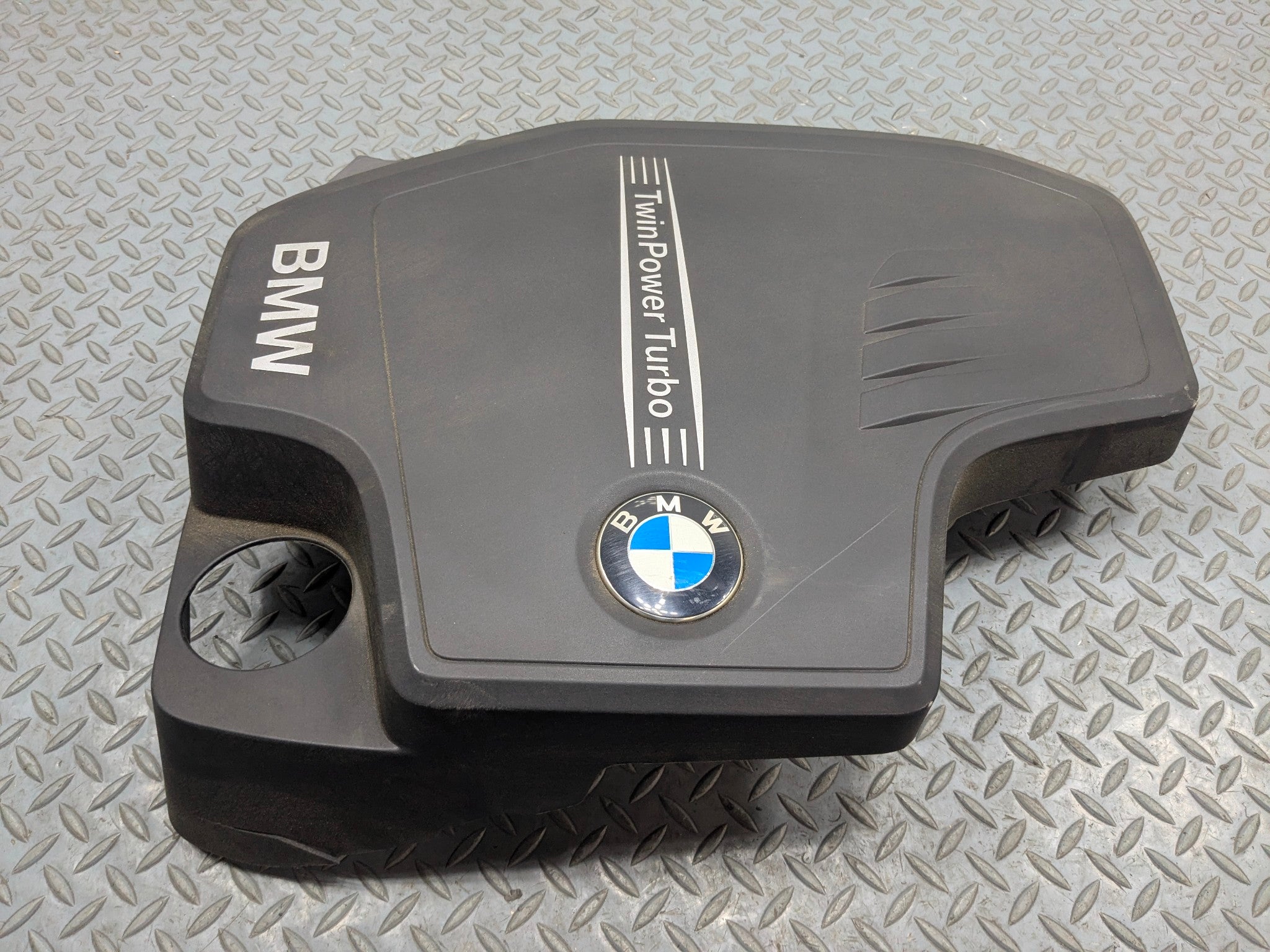 2015 - 2018 BMW 320I OEM ENGINE MOTOR TOP APPEARANCE COVER PANEL BLACK