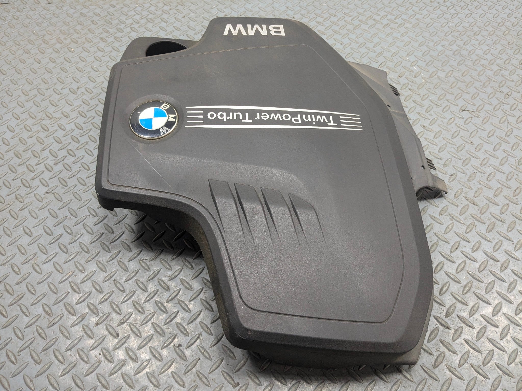 2015 - 2018 BMW 320I OEM ENGINE MOTOR TOP APPEARANCE COVER PANEL BLACK