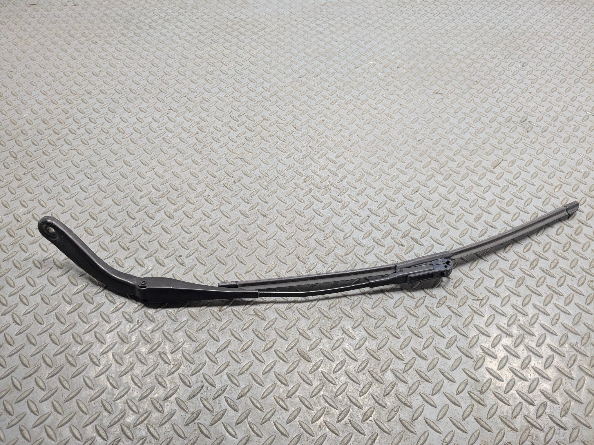 2015 - 2018 BMW 320I OEM WINDSHIELD WIPER ARM WITH BLADE FRONT LEFT DRIVER SIDE