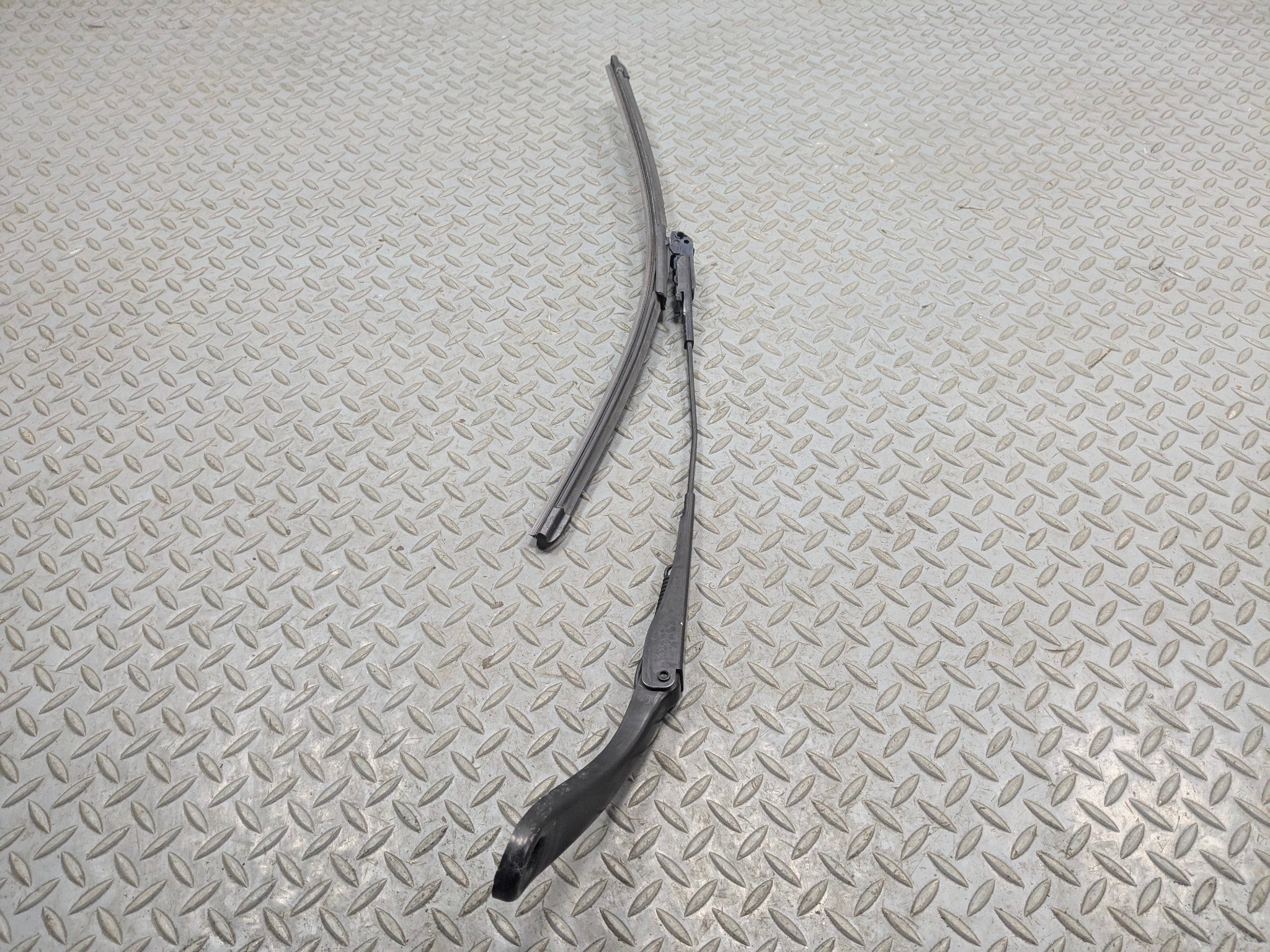2015 - 2018 BMW 320I OEM WINDSHIELD WIPER ARM WITH BLADE FRONT LEFT DRIVER SIDE