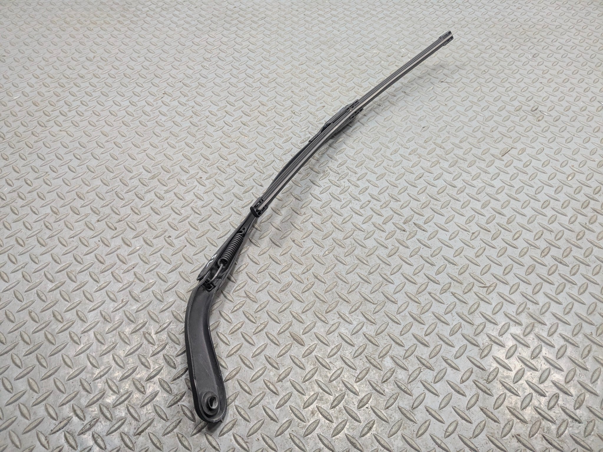 2015 - 2018 BMW 320I OEM WINDSHIELD WIPER ARM WITH BLADE FRONT LEFT DRIVER SIDE