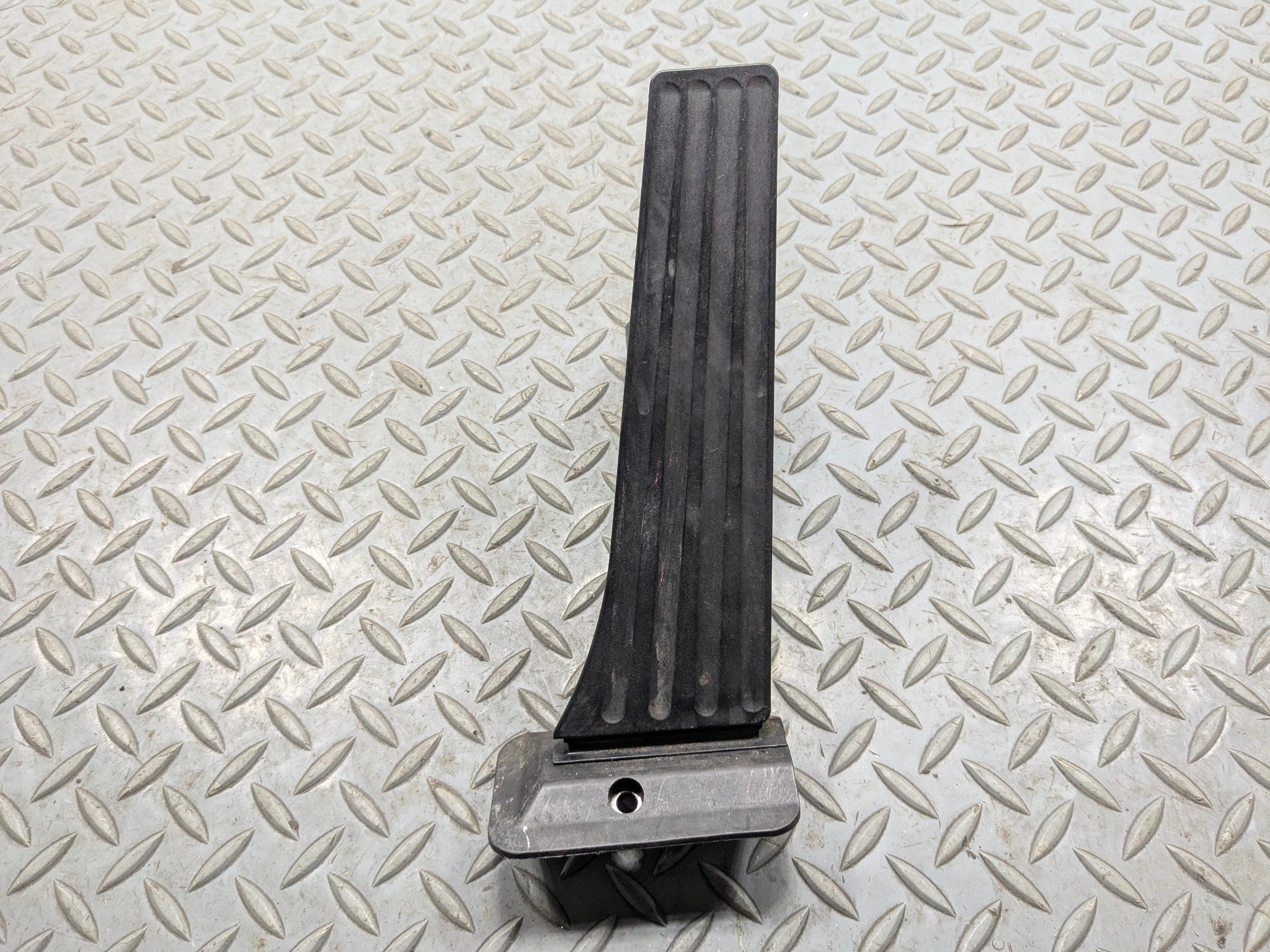 08 - 10 BMW 528I OEM FRONT FLOOR GAS ACCELERATOR FOOT PEDAL SENSOR MODULE UNIT