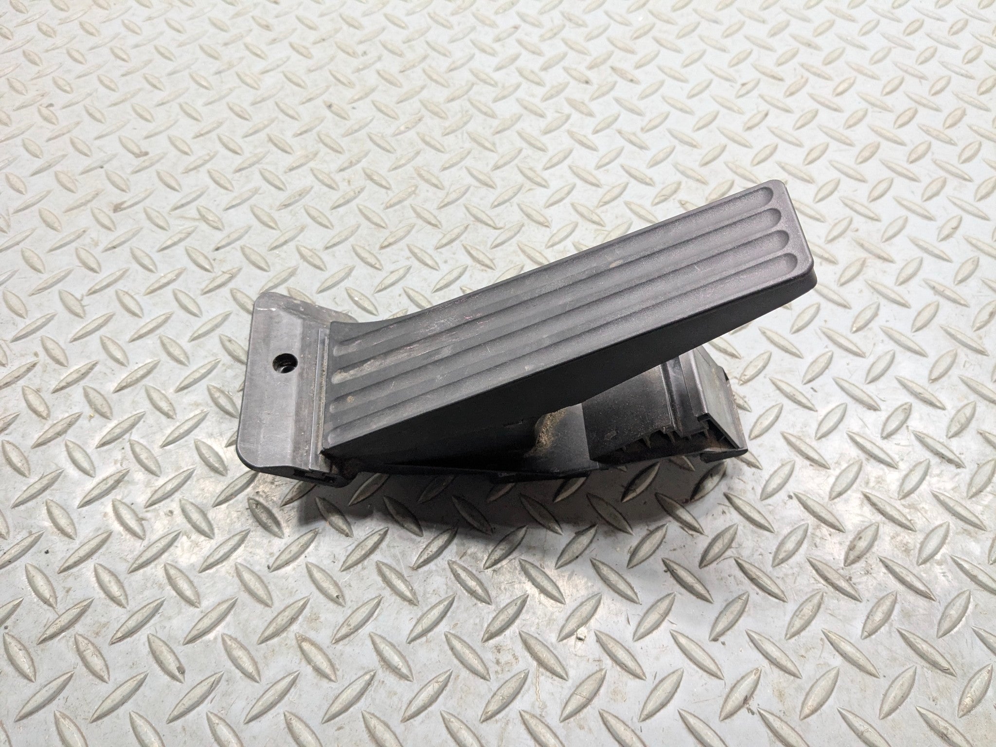 08 - 10 BMW 528I OEM FRONT FLOOR GAS ACCELERATOR FOOT PEDAL SENSOR MODULE UNIT