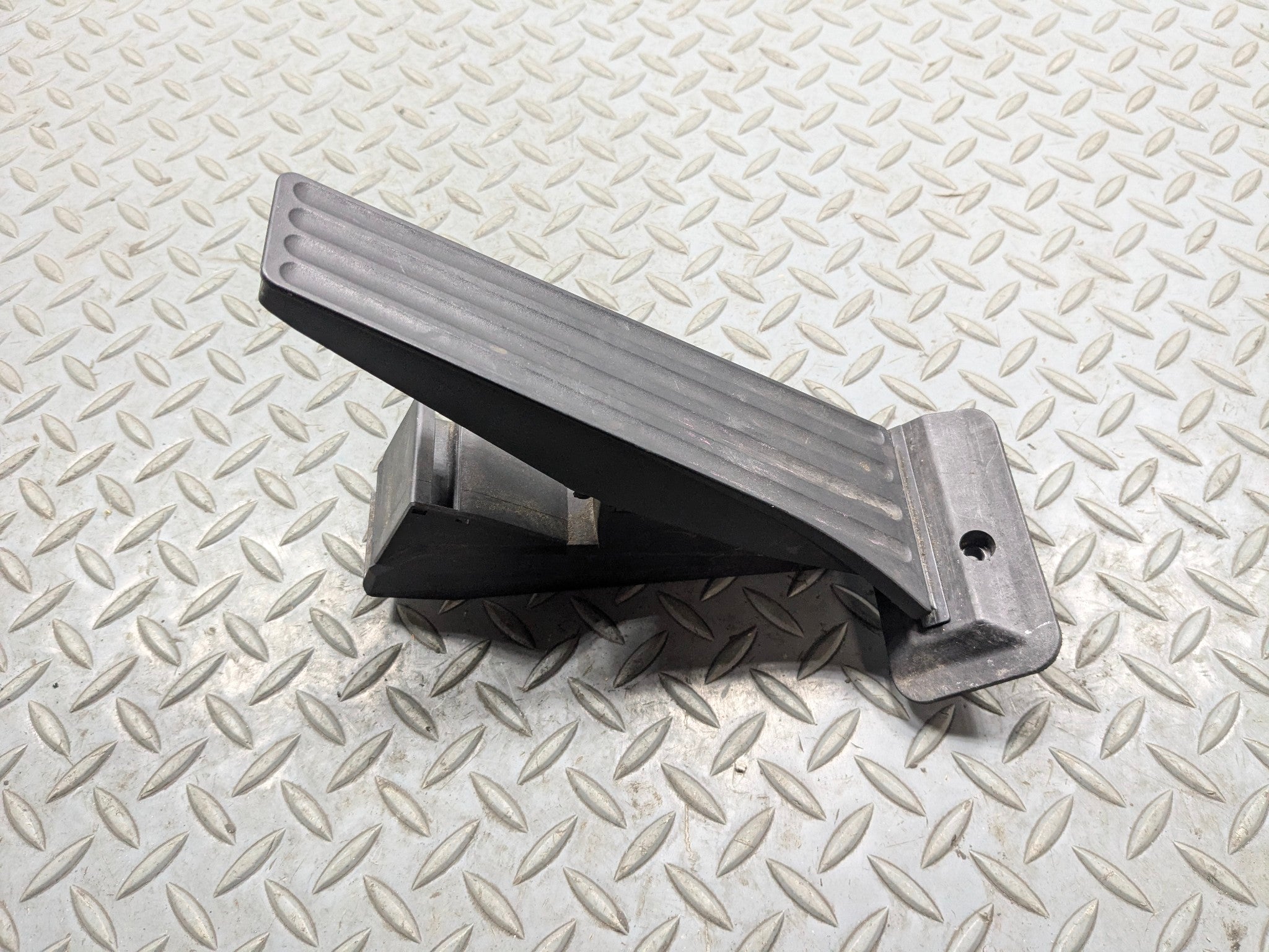 08 - 10 BMW 528I OEM FRONT FLOOR GAS ACCELERATOR FOOT PEDAL SENSOR MODULE UNIT