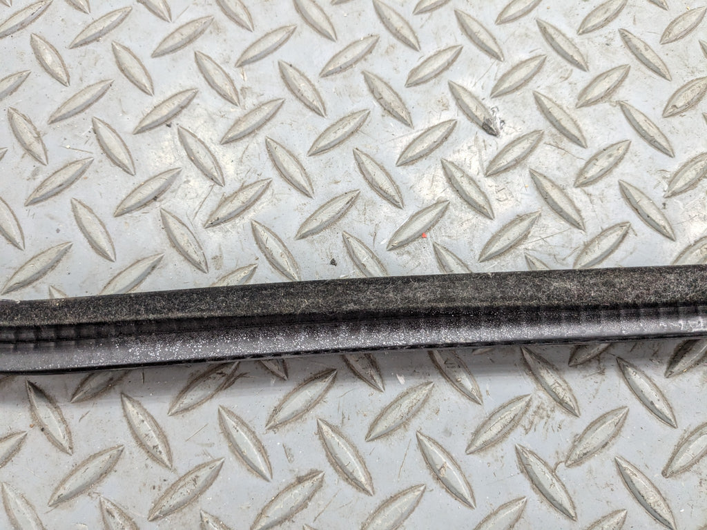 08 - 10 BMW 528I OEM DOOR SEAL WEATHER STRIPPING RUBBER FRONT LEFT DRIVER SIDE