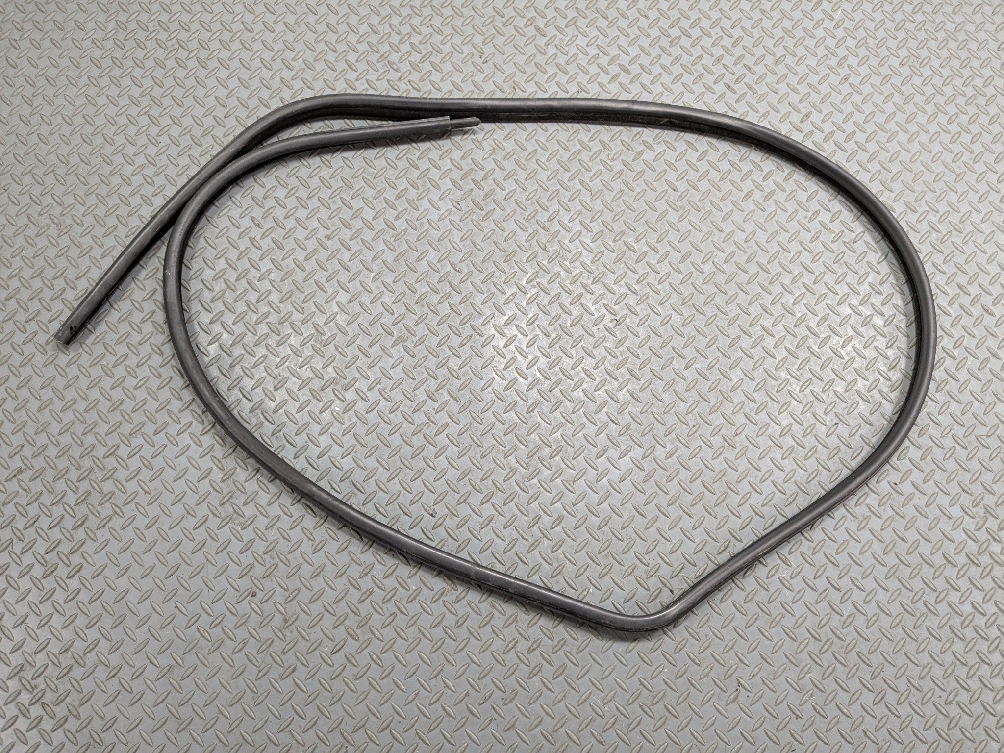 08 - 10 BMW 528I OEM DOOR SEAL WEATHER STRIPPING RUBBER FRONT LEFT DRIVER SIDE