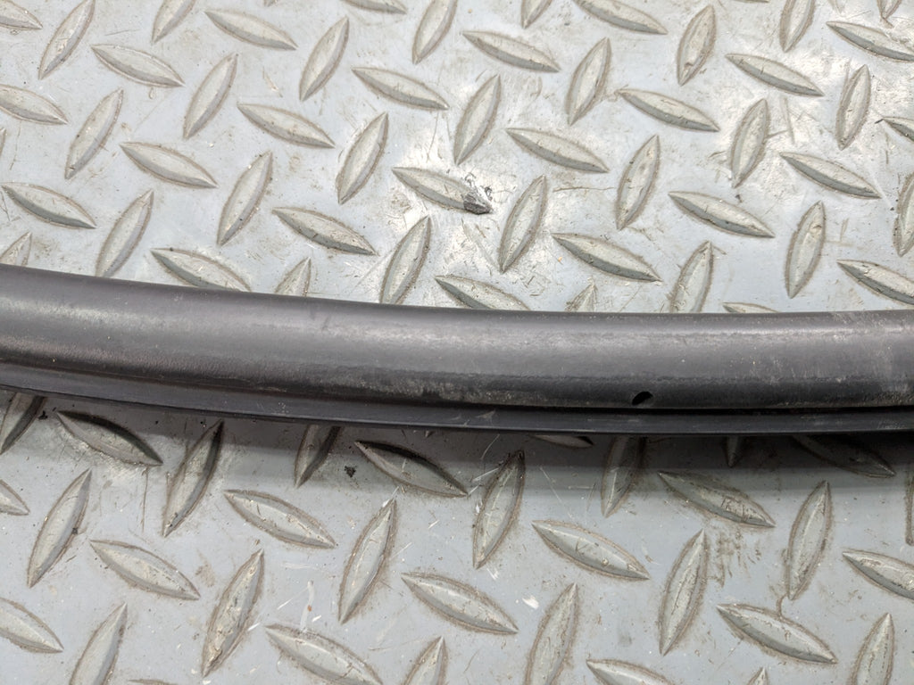 08 - 10 BMW 528I OEM DOOR SEAL WEATHER STRIPPING RUBBER FRONT LEFT DRIVER SIDE