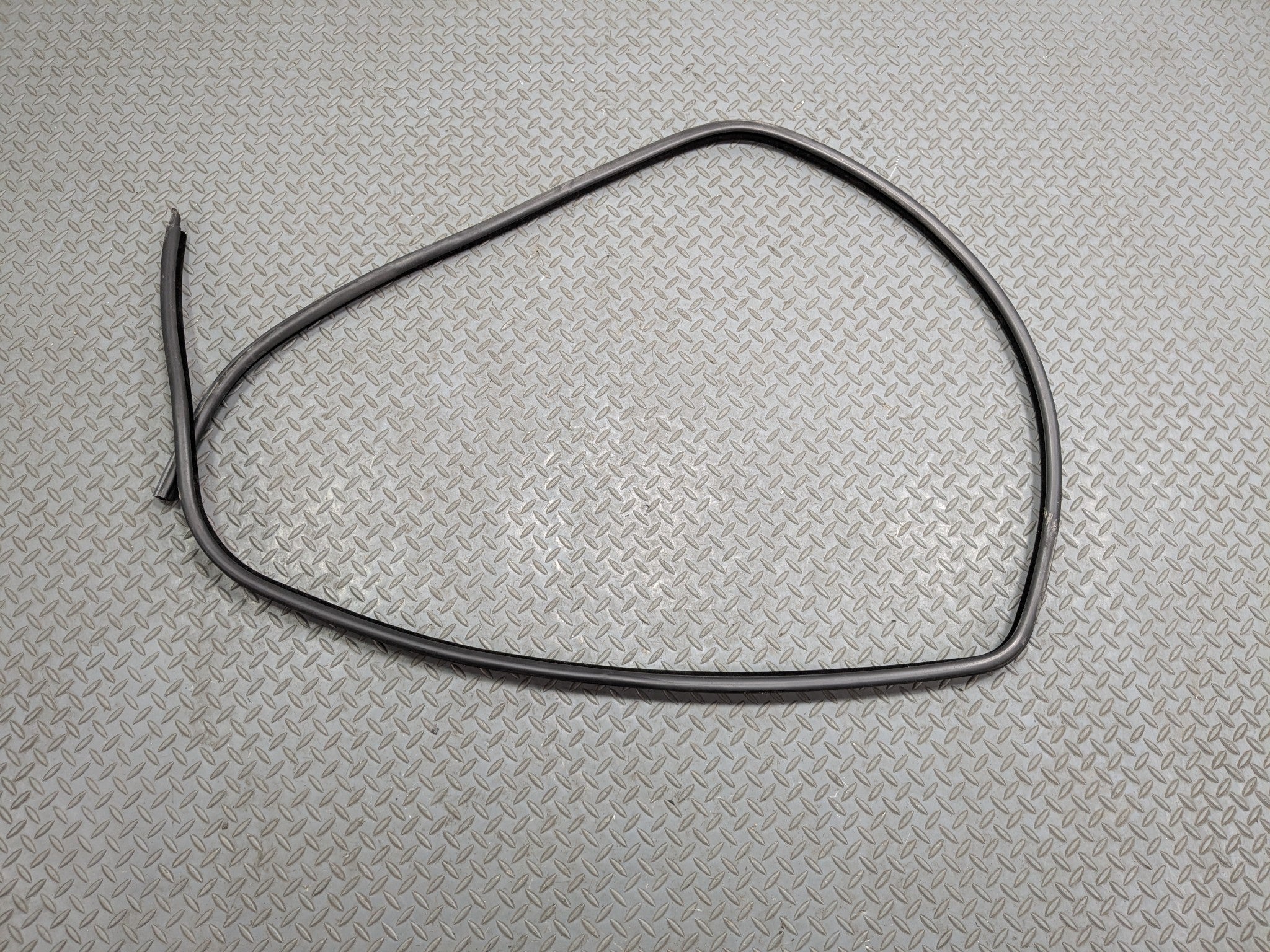 08-10 BMW 528I OEM DOOR SEAL WEATHER STRIPPING RUBBER REAR RIGHT PASSENGER SIDE