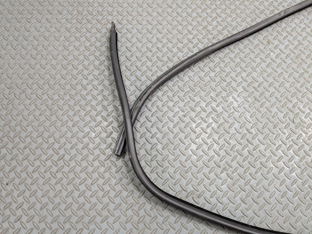 08-10 BMW 528I OEM DOOR SEAL WEATHER STRIPPING RUBBER REAR RIGHT PASSENGER SIDE