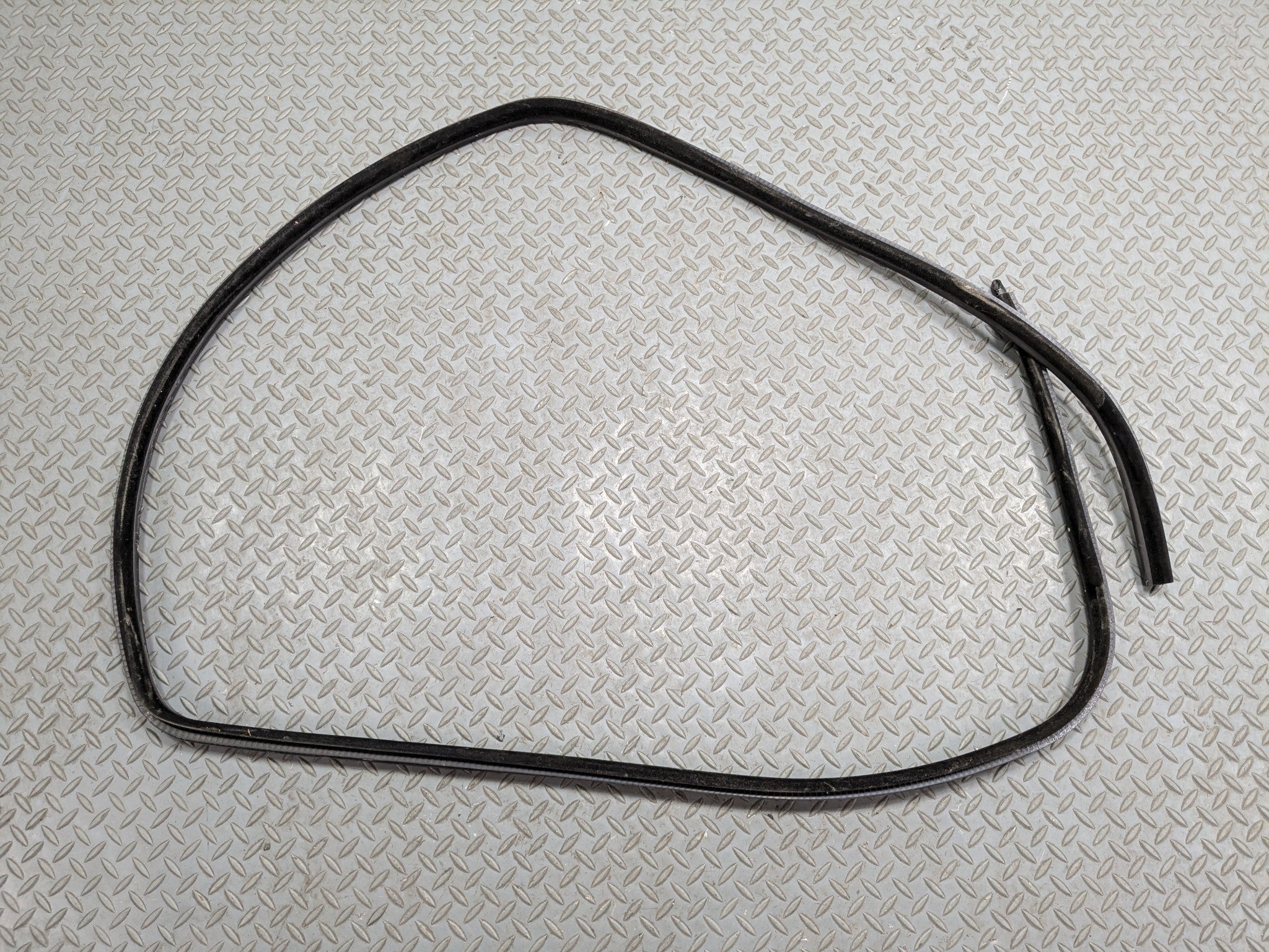 08-10 BMW 528I OEM DOOR SEAL WEATHER STRIPPING RUBBER REAR RIGHT PASSENGER SIDE