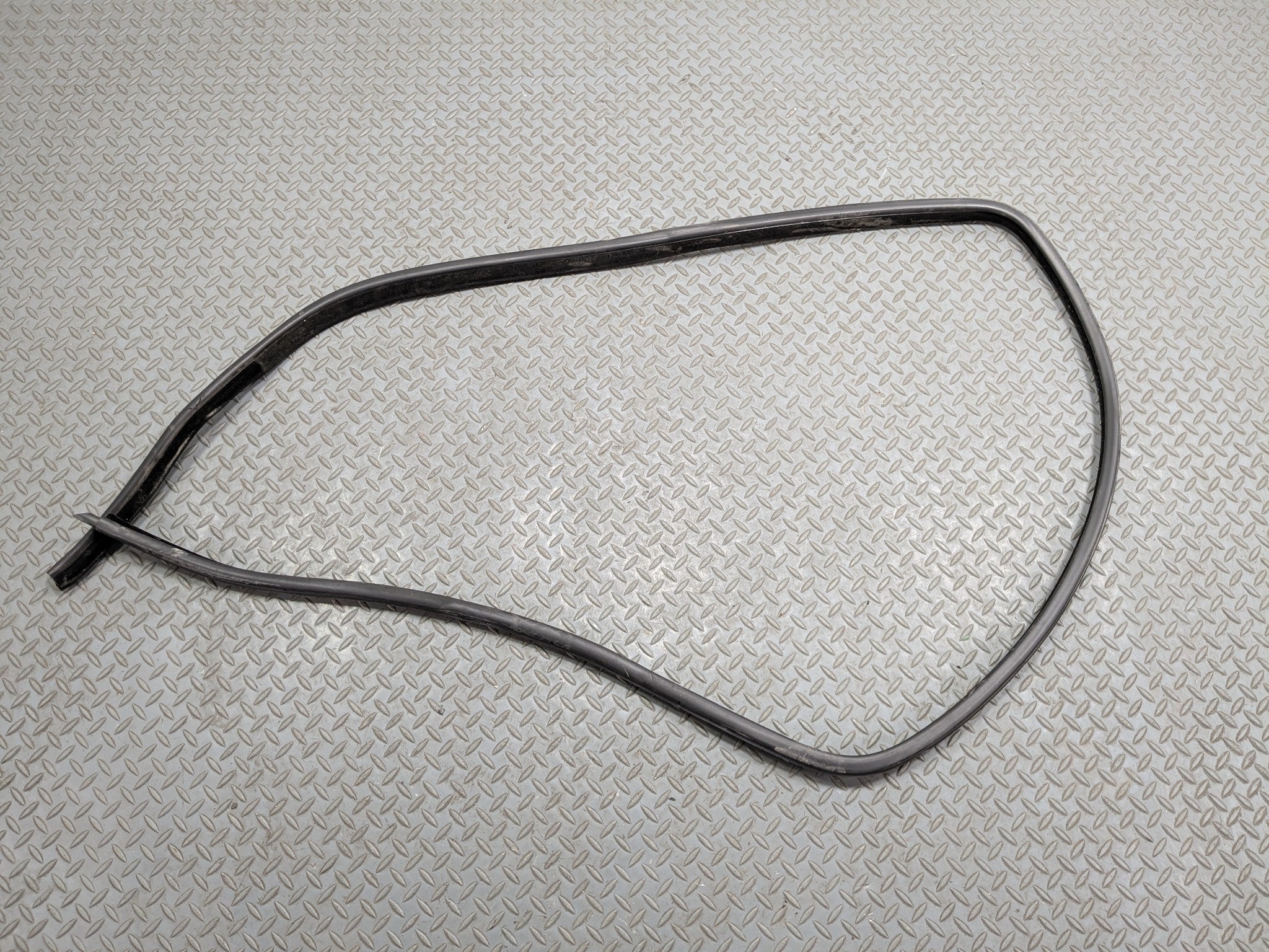 08 - 10 BMW 528I OEM DOOR SEAL WEATHER STRIPPING RUBBER REAR LEFT DRIVER SIDE