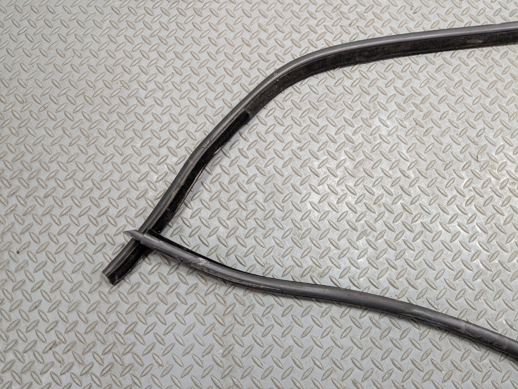 08 - 10 BMW 528I OEM DOOR SEAL WEATHER STRIPPING RUBBER REAR LEFT DRIVER SIDE