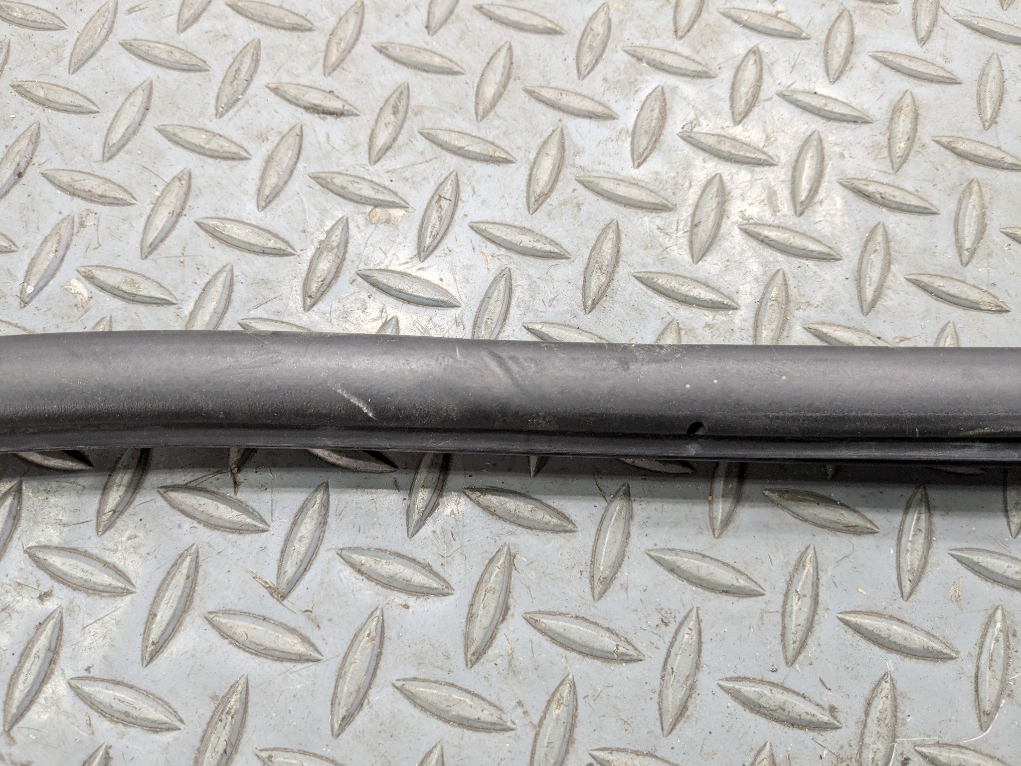 08 - 10 BMW 528I OEM DOOR SEAL WEATHER STRIPPING RUBBER REAR LEFT DRIVER SIDE