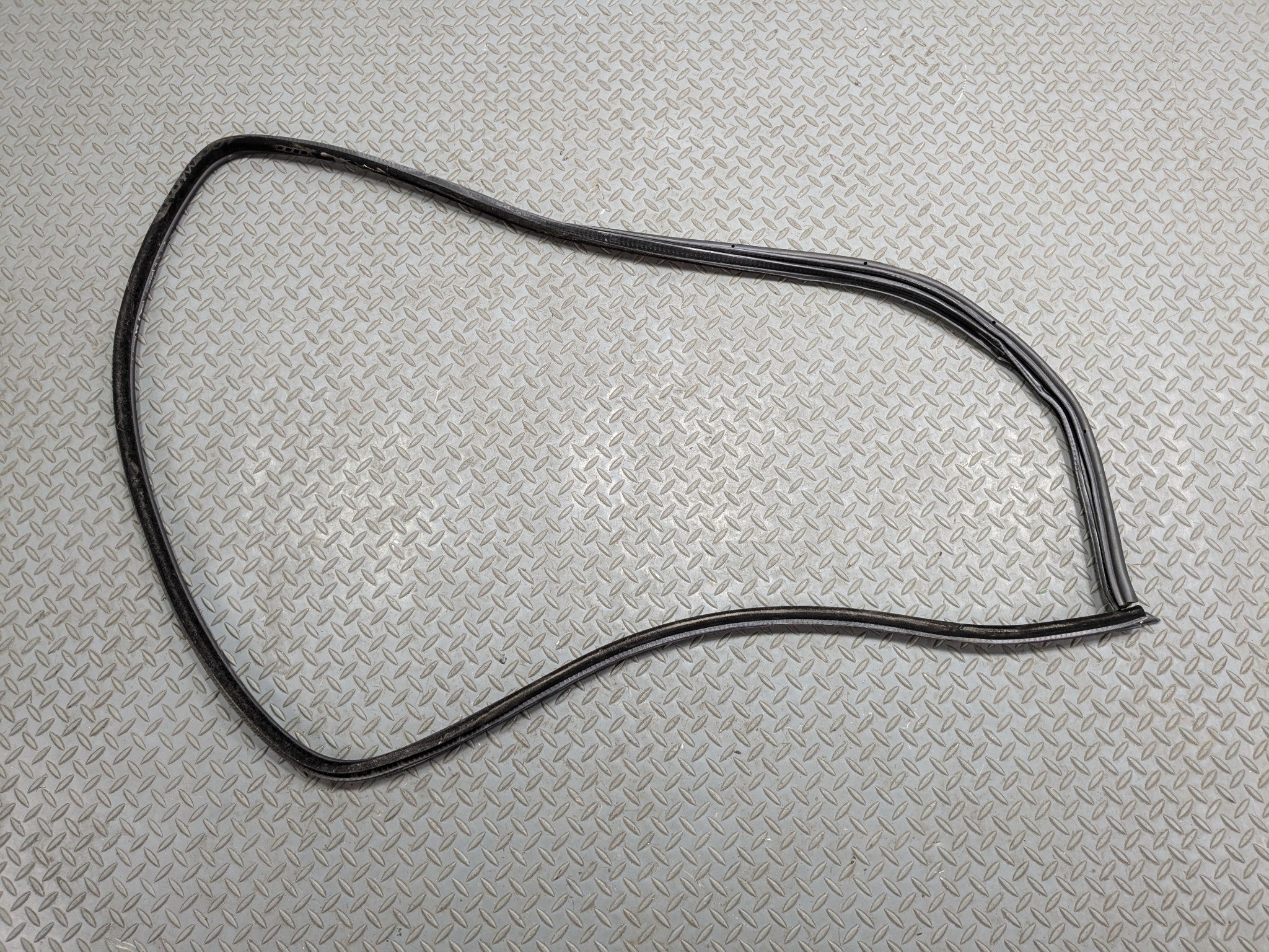 08 - 10 BMW 528I OEM DOOR SEAL WEATHER STRIPPING RUBBER REAR LEFT DRIVER SIDE