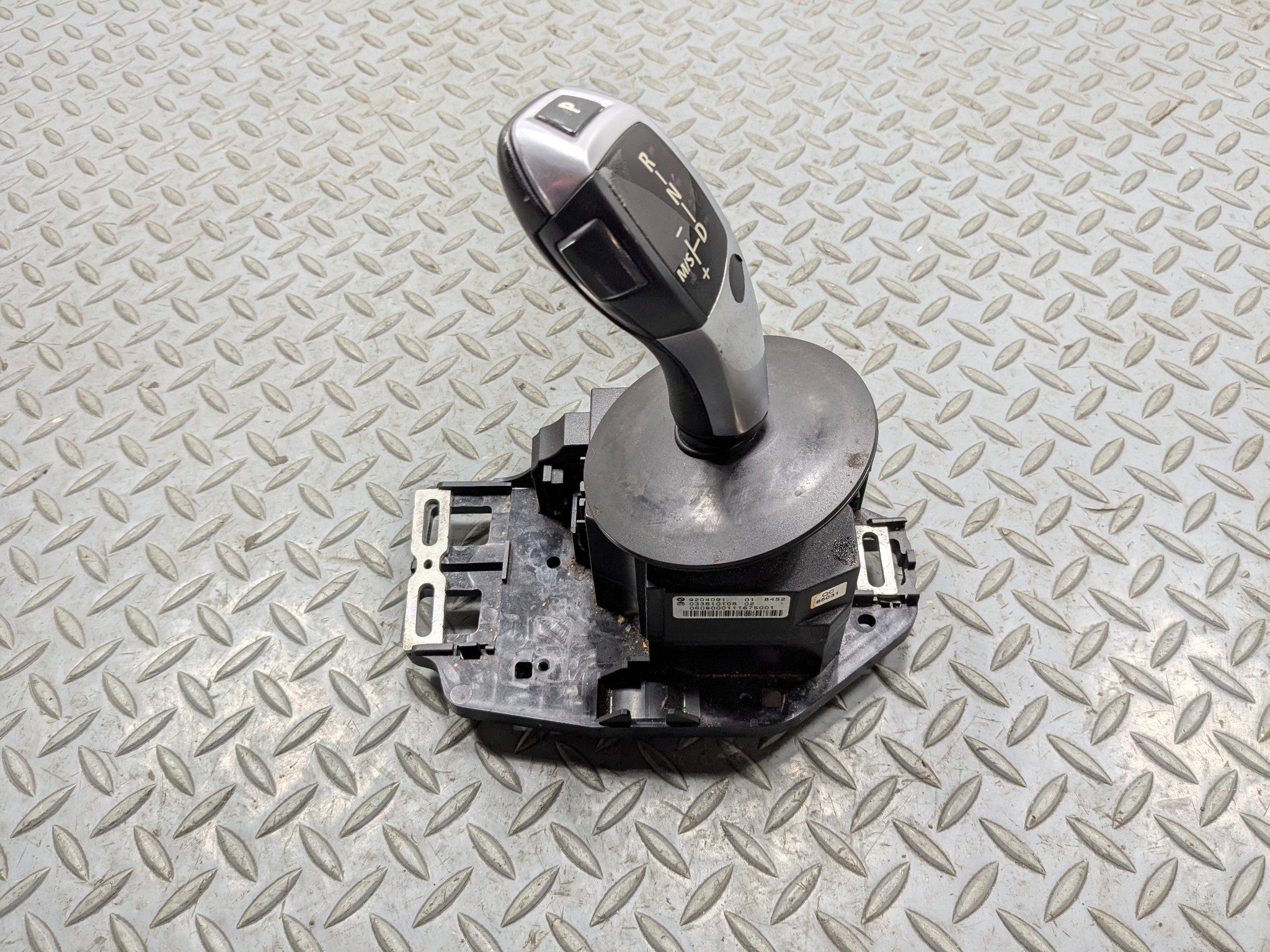 08 - 10 BMW 528I OEM AUTOMATIC TRANSMISSION GEAR FLOOR SHIFTER LEVER ASSEMBLY