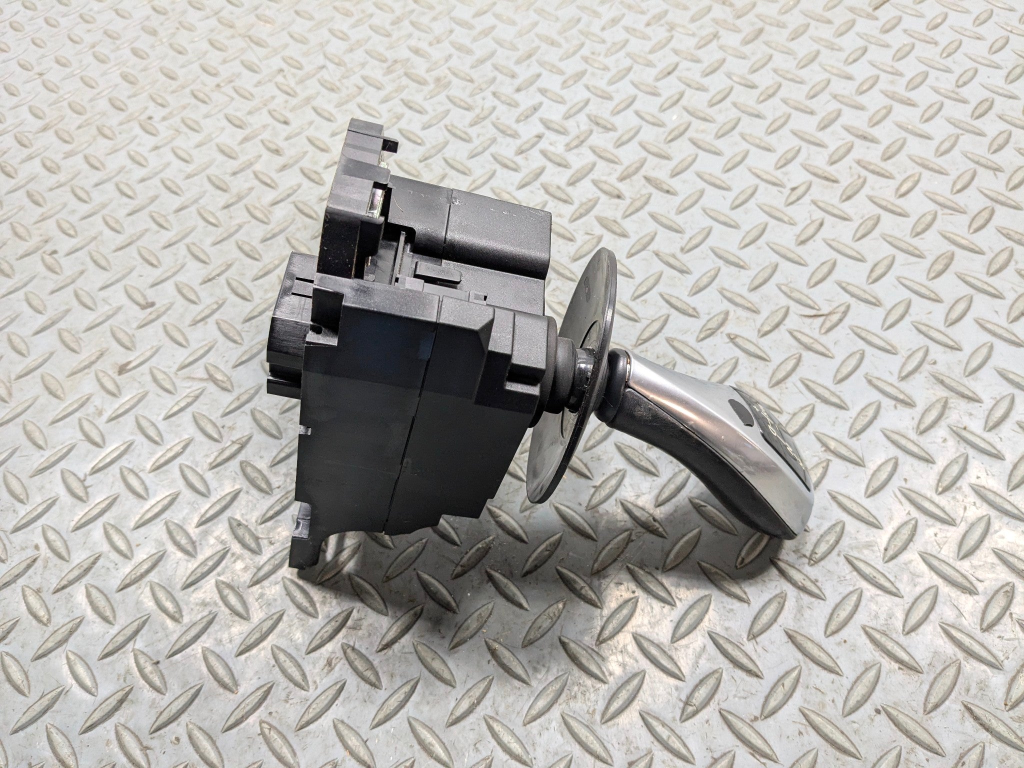 08 - 10 BMW 528I OEM AUTOMATIC TRANSMISSION GEAR FLOOR SHIFTER LEVER ASSEMBLY