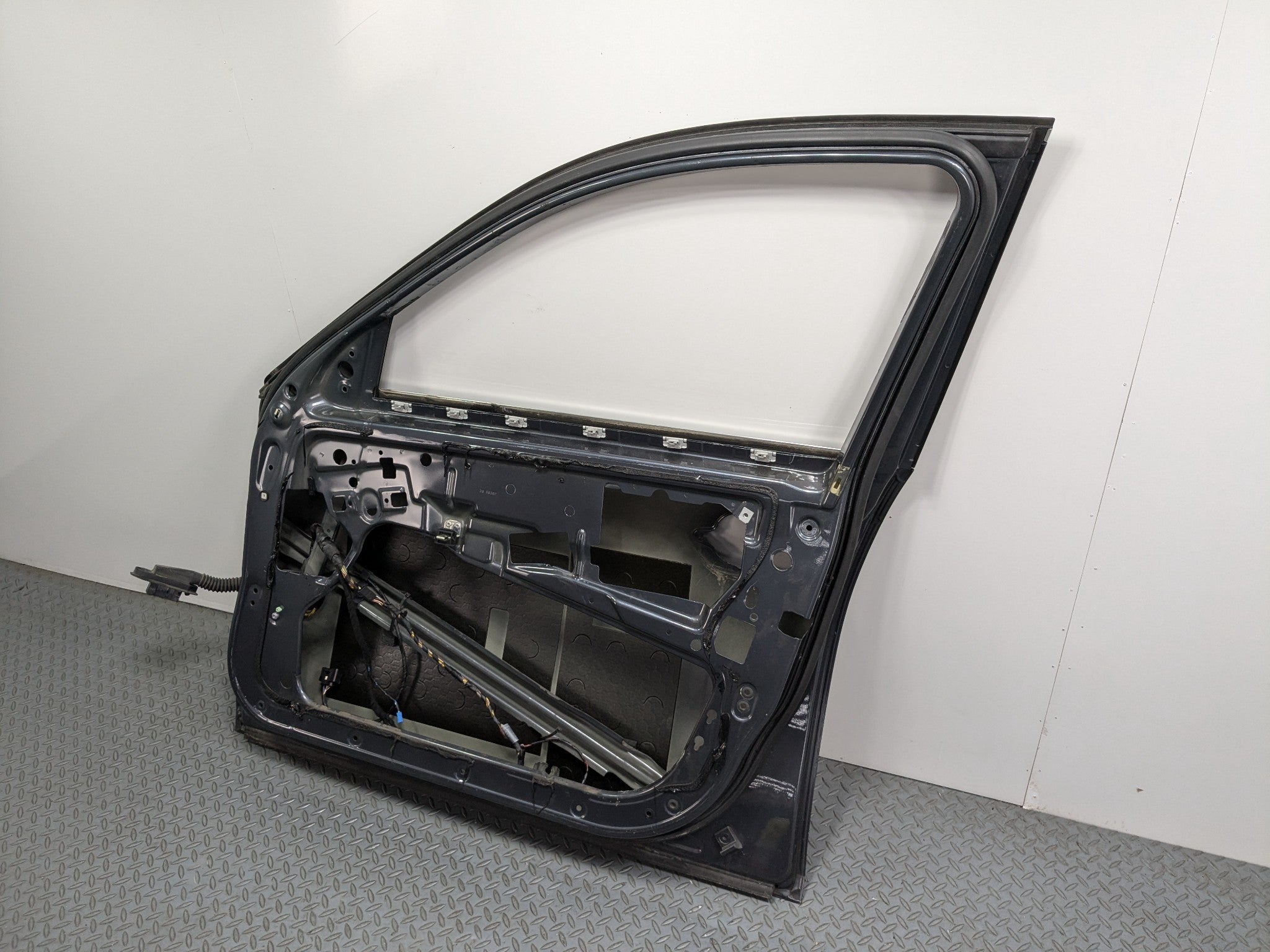 08 - 10 BMW 528I OEM DOOR SHELL PANEL GRAY METALLIC PLATINUM FRONT RIGHT SIDE