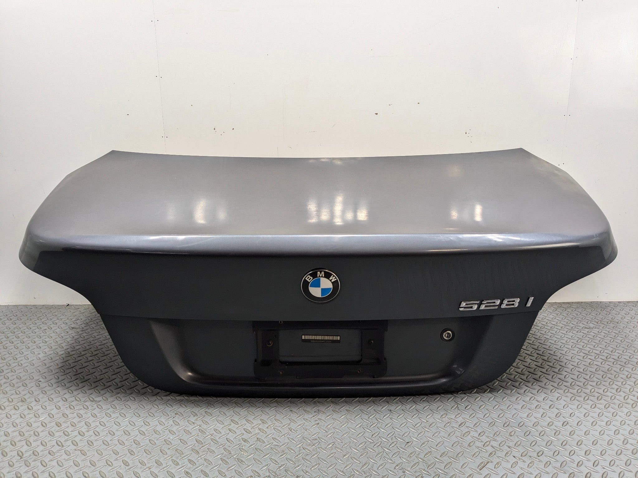 08 - 10 BMW 528I OEM REAR TRUNK BOOT DECK LID WITH EMBLEM GRAY METALLIC PLATINUM