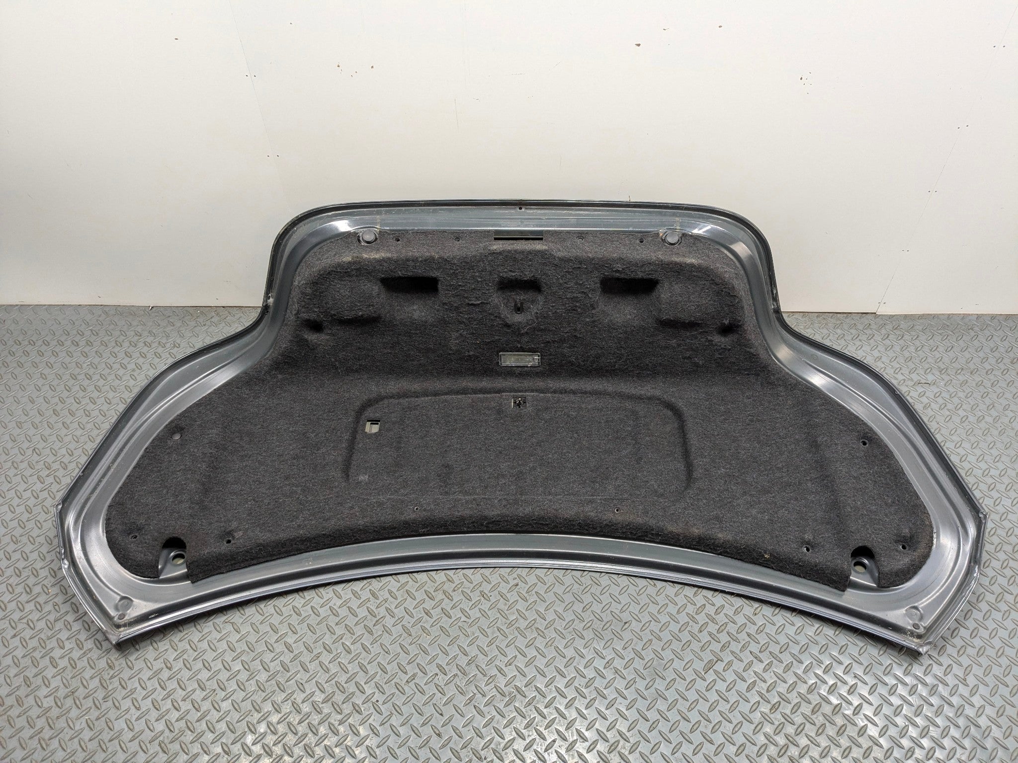 08 - 10 BMW 528I OEM REAR TRUNK BOOT DECK LID WITH EMBLEM GRAY METALLIC PLATINUM