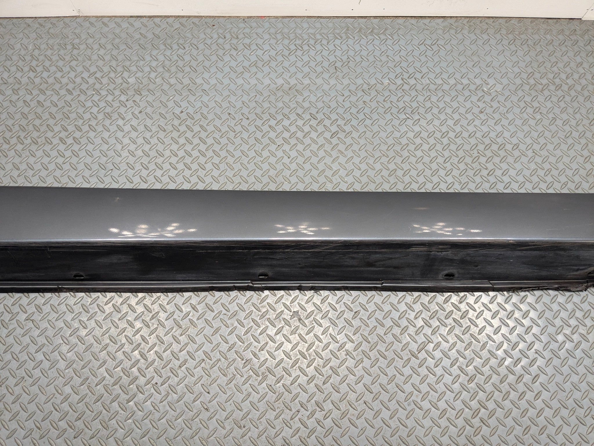 08 - 10 BMW 528I OEM ROCKER MOLDING SKIRT COVER PANEL GRAY RIGHT PASSENGER SIDE