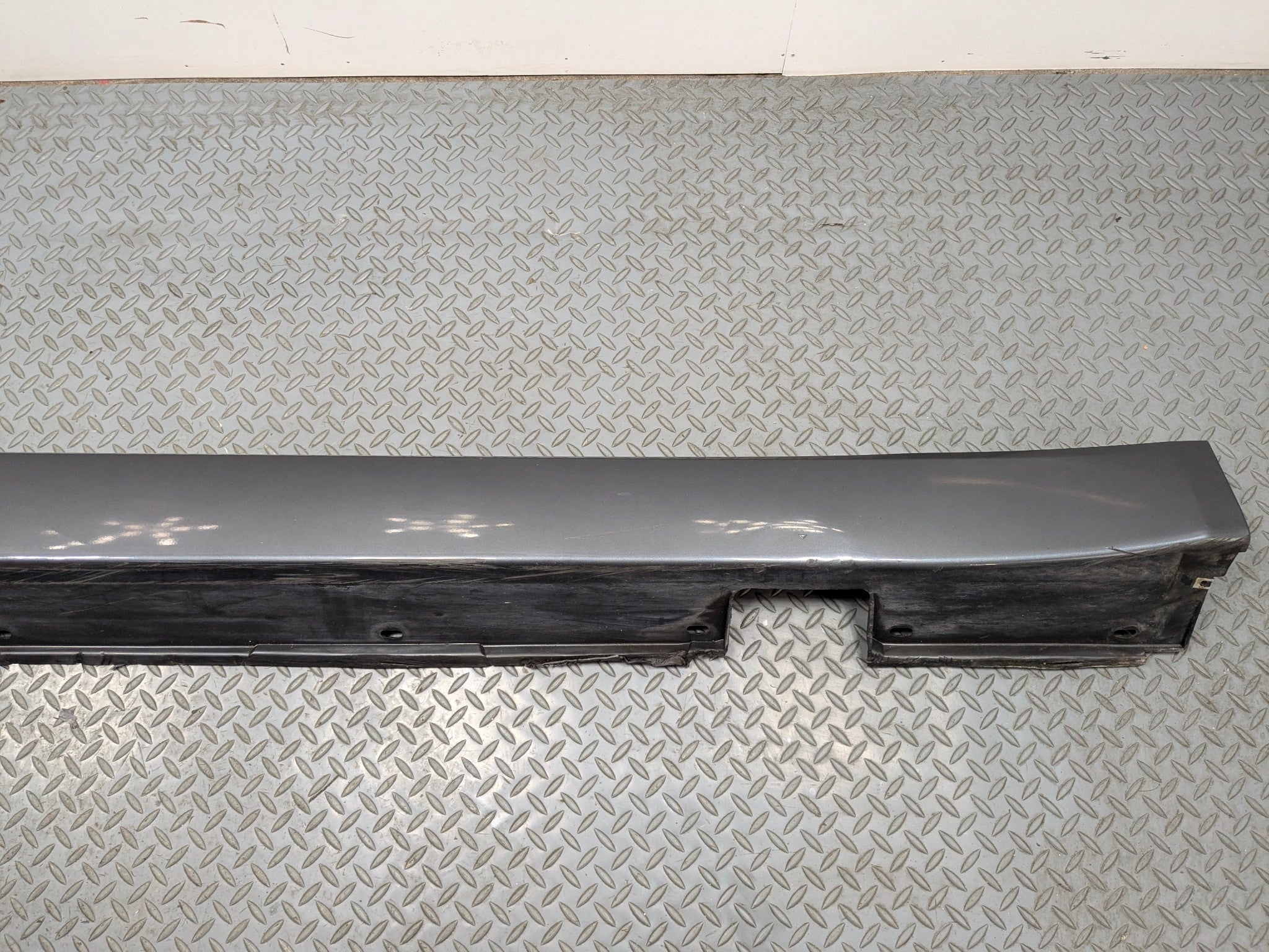 08 - 10 BMW 528I OEM ROCKER MOLDING SKIRT COVER PANEL GRAY RIGHT PASSENGER SIDE