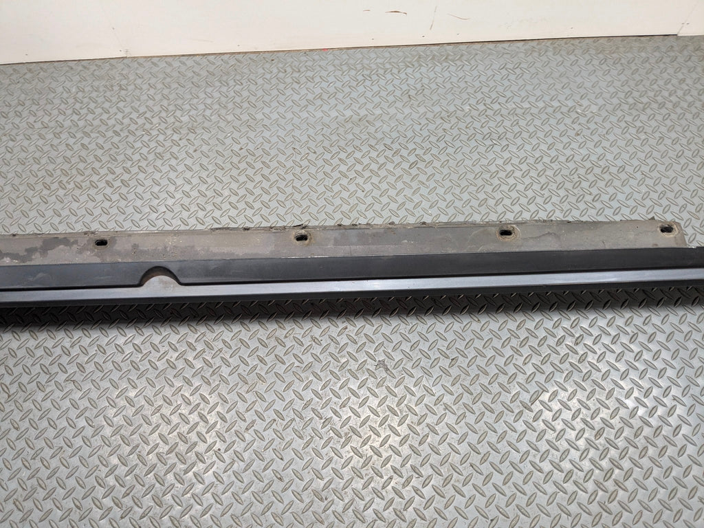 08 - 10 BMW 528I OEM ROCKER MOLDING SKIRT COVER PANEL GRAY RIGHT PASSENGER SIDE