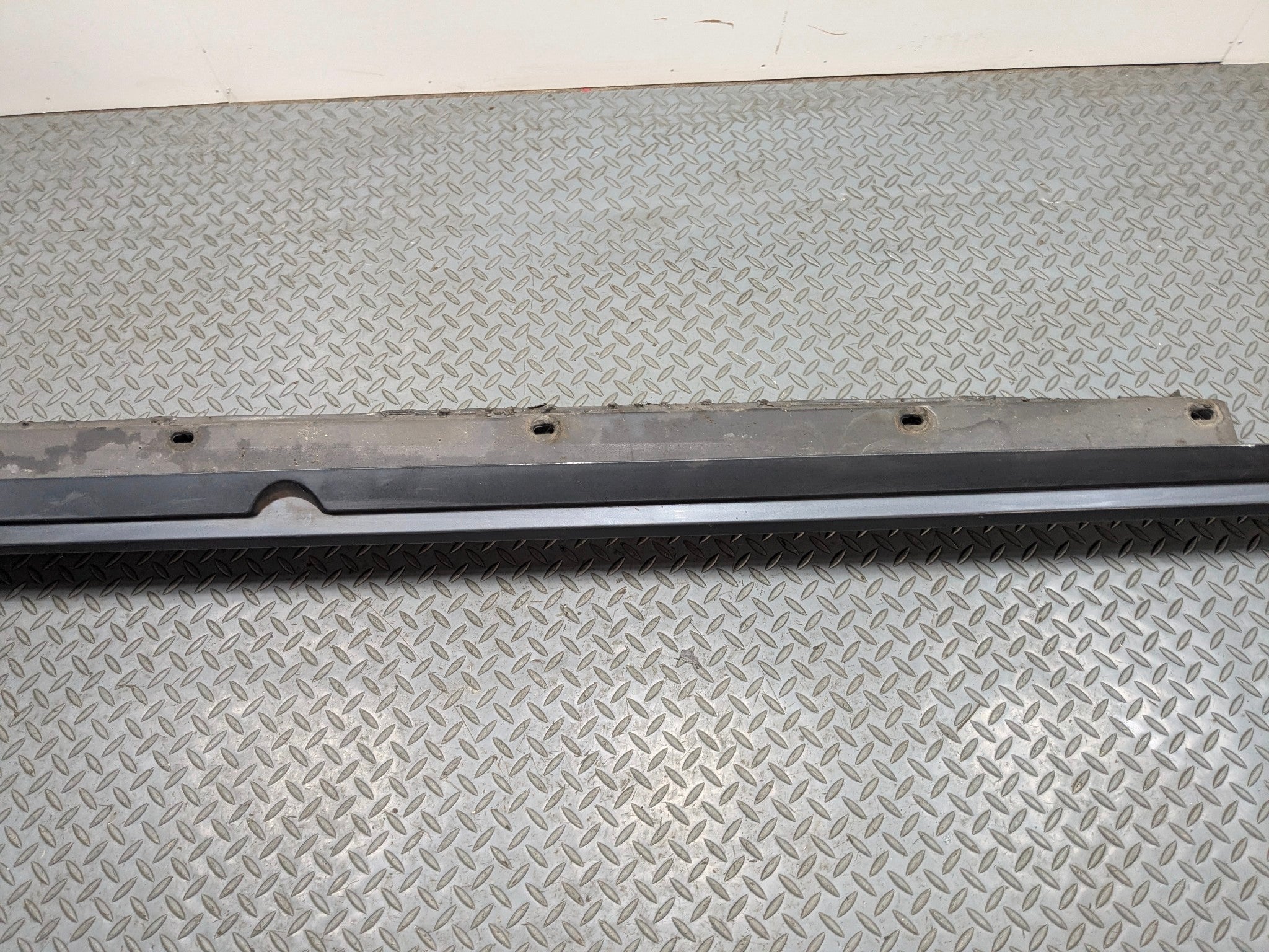 08 - 10 BMW 528I OEM ROCKER MOLDING SKIRT COVER PANEL GRAY RIGHT PASSENGER SIDE