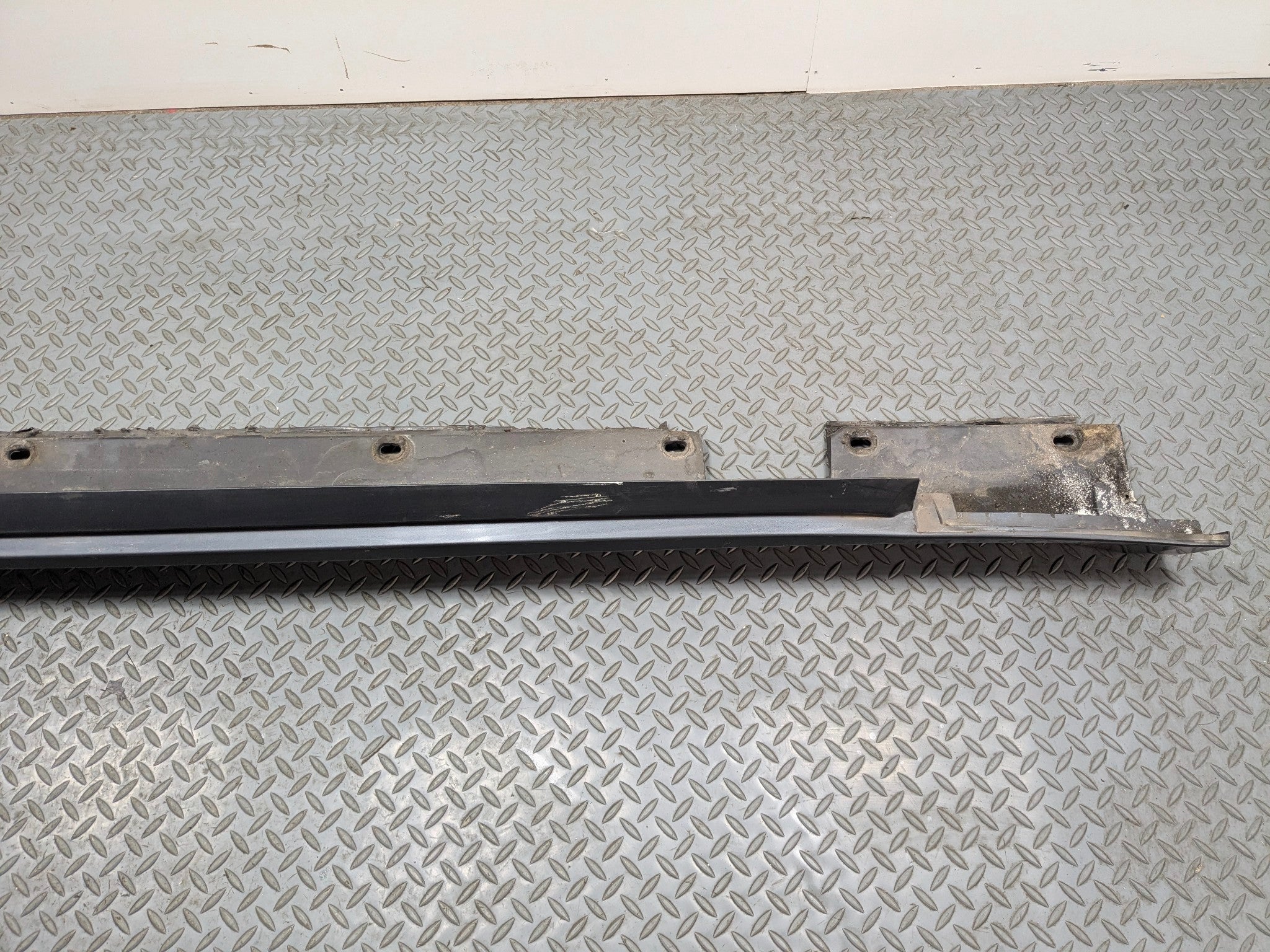 08 - 10 BMW 528I OEM ROCKER MOLDING SKIRT COVER PANEL GRAY RIGHT PASSENGER SIDE