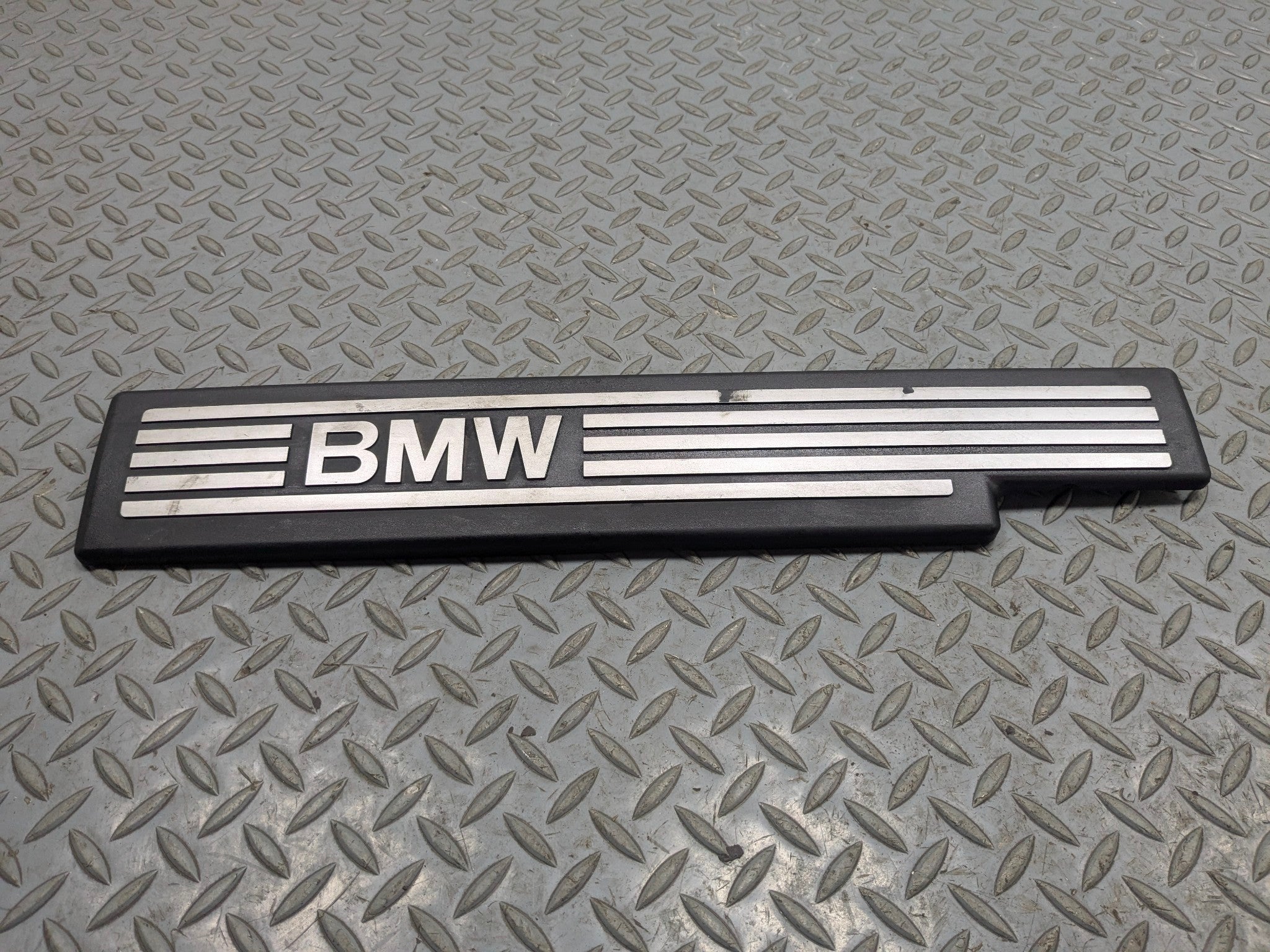 08 - 10 BMW 528I OEM FRONT ENGINE MOTOR AIR INTAKE MANIFOLD TRIM COVER EMBLEM