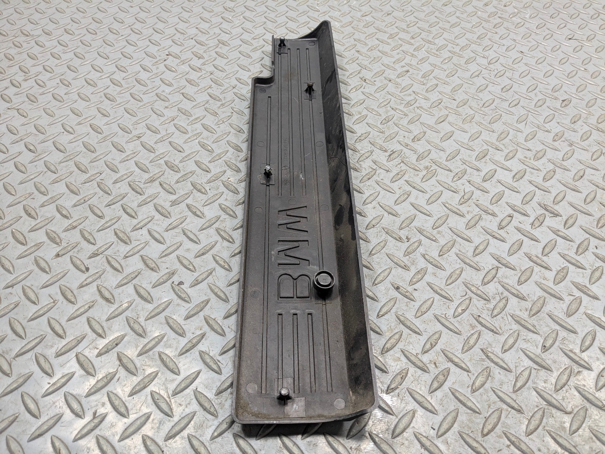 08 - 10 BMW 528I OEM FRONT ENGINE MOTOR AIR INTAKE MANIFOLD TRIM COVER EMBLEM