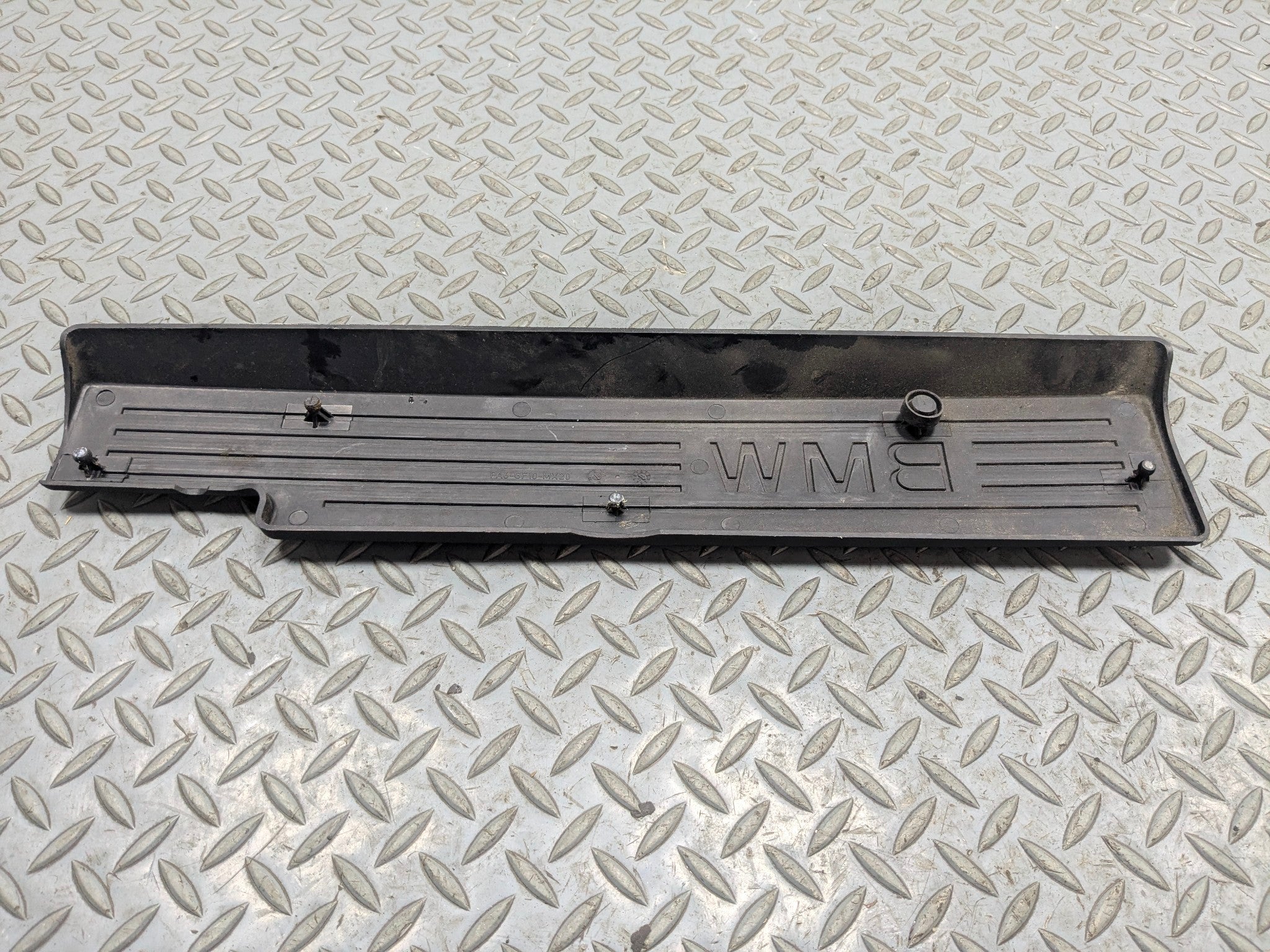 08 - 10 BMW 528I OEM FRONT ENGINE MOTOR AIR INTAKE MANIFOLD TRIM COVER EMBLEM