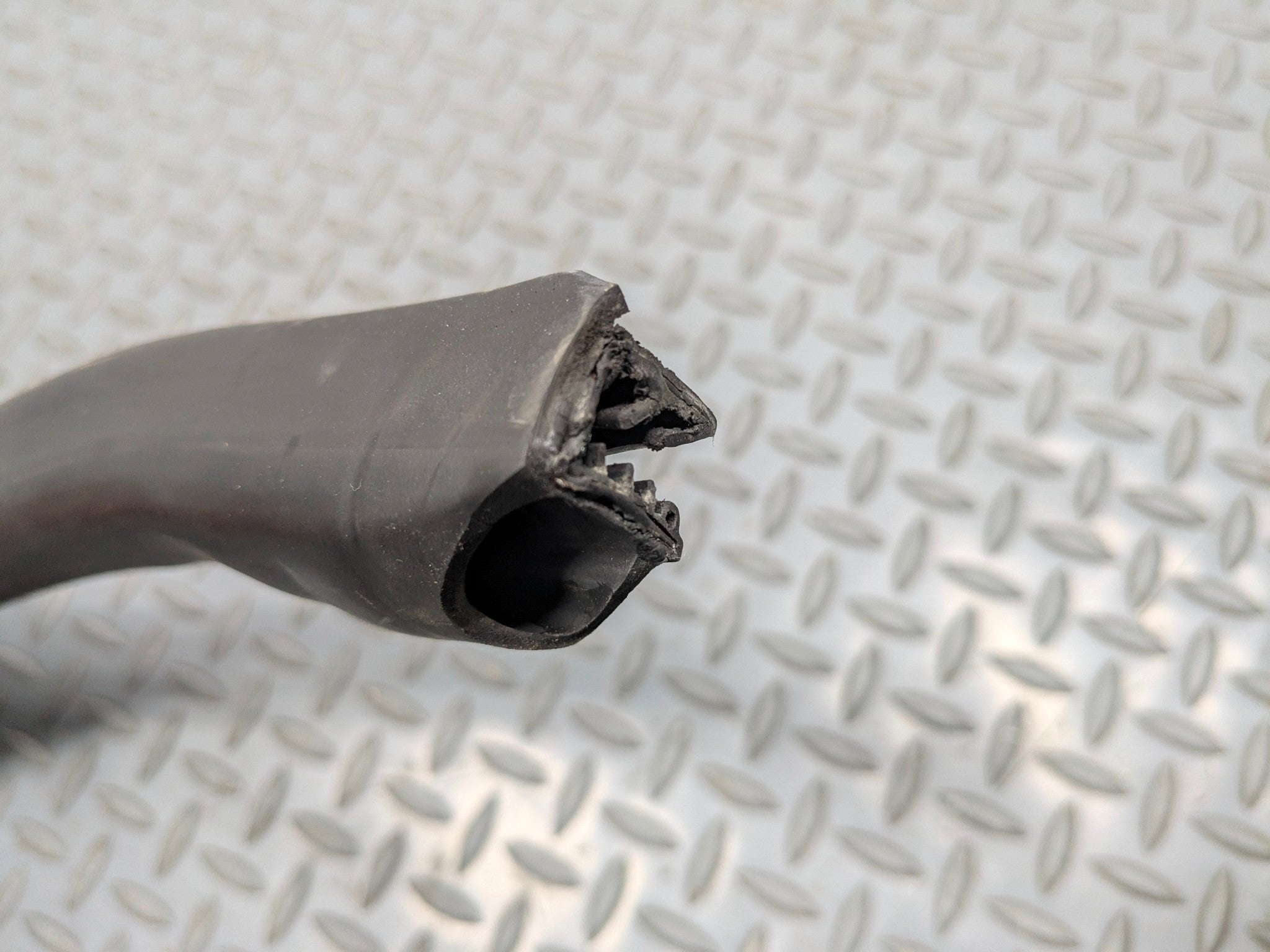 2011 - 2013 MINI COOPER OEM DOOR SEAL WEATHER STRIPPING RUBBER FRONT LEFT SIDE