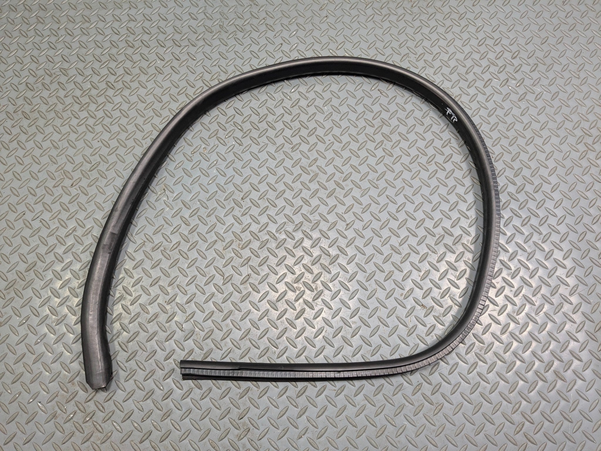 2011 - 2013 MINI COOPER OEM DOOR SEAL WEATHER STRIPPING RUBBER FRONT RIGHT SIDE