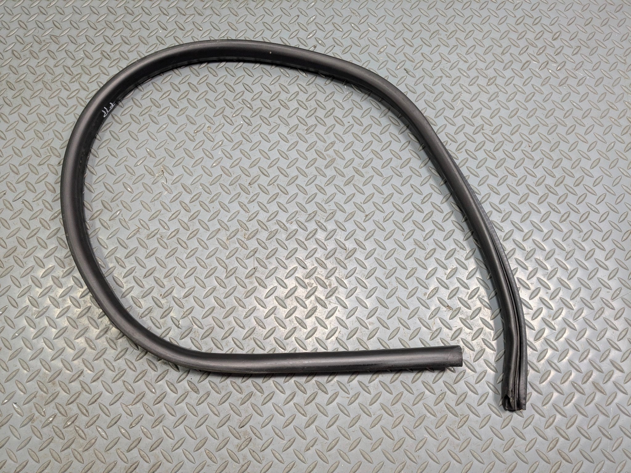 2011 - 2013 MINI COOPER OEM DOOR SEAL WEATHER STRIPPING RUBBER FRONT RIGHT SIDE