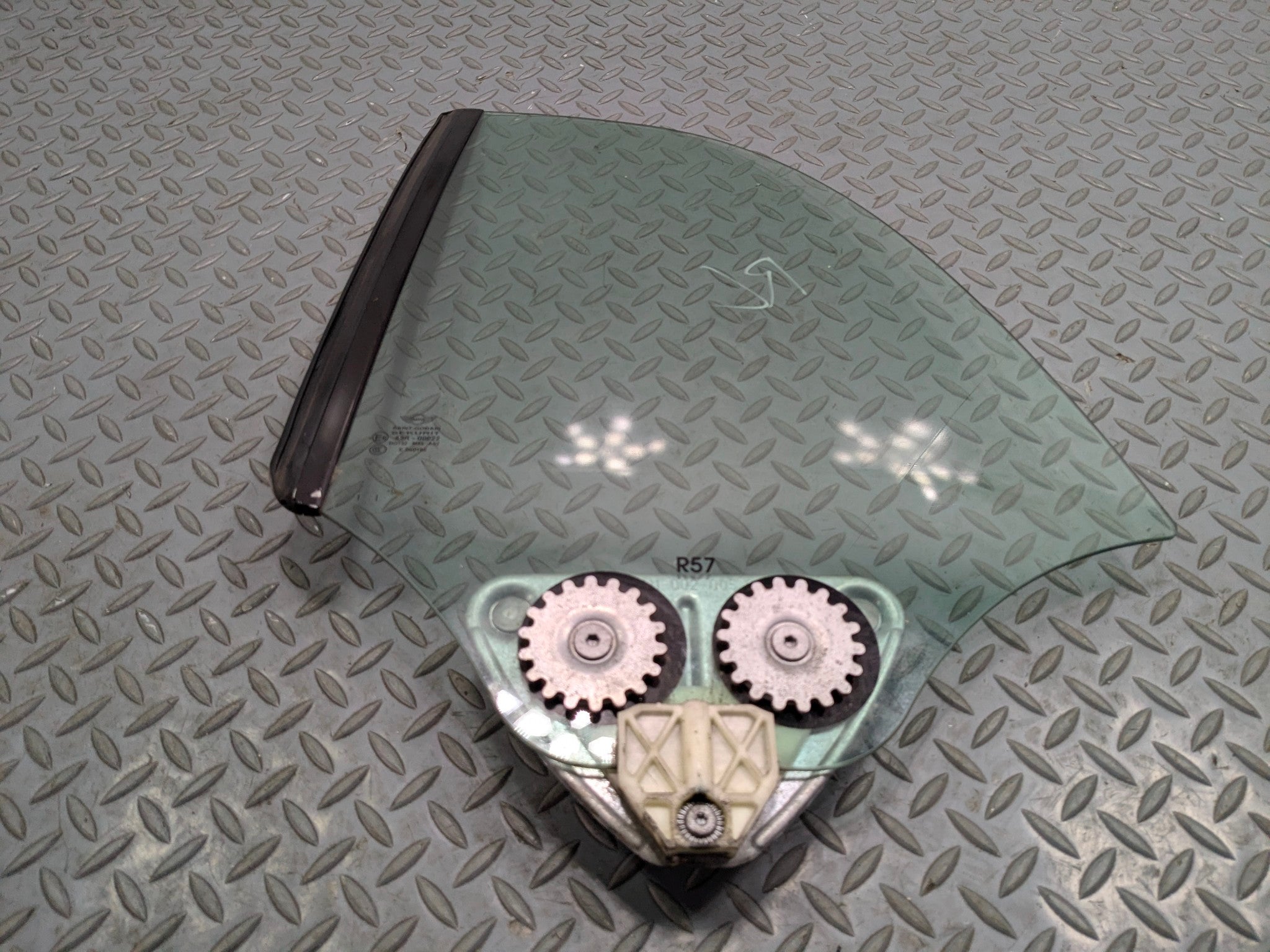 2011 - 2013 MINI COOPER OEM DOOR WINDOW QUARTER GLASS LEFT DRIVER SIDE