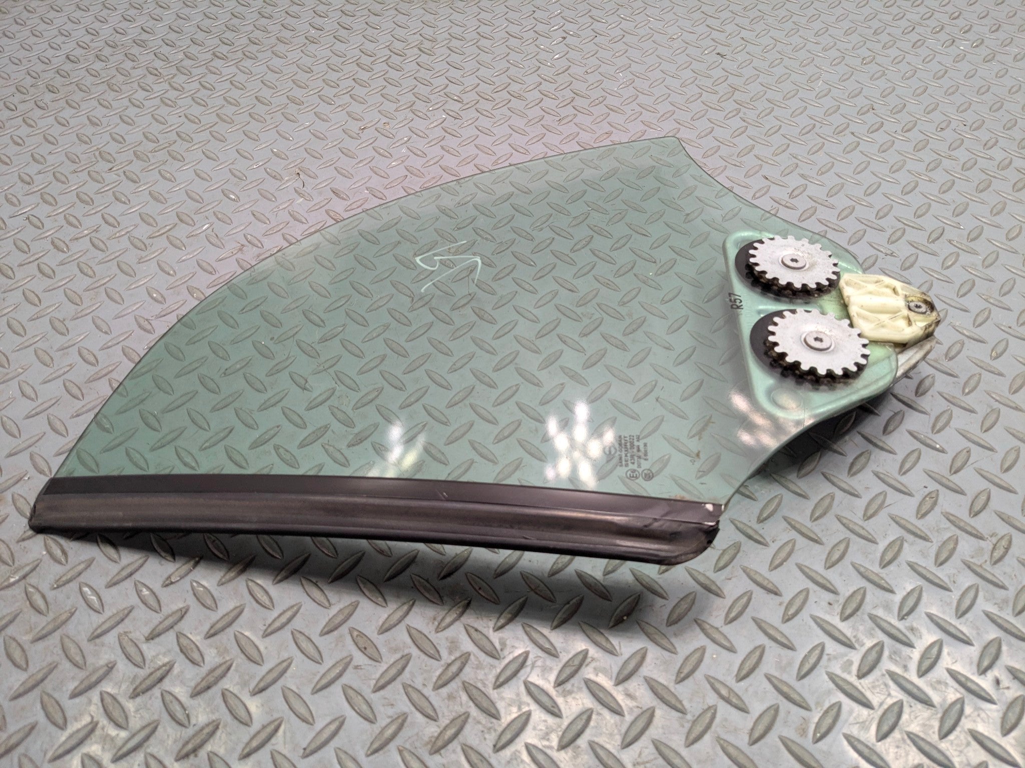 2011 - 2013 MINI COOPER OEM DOOR WINDOW QUARTER GLASS LEFT DRIVER SIDE