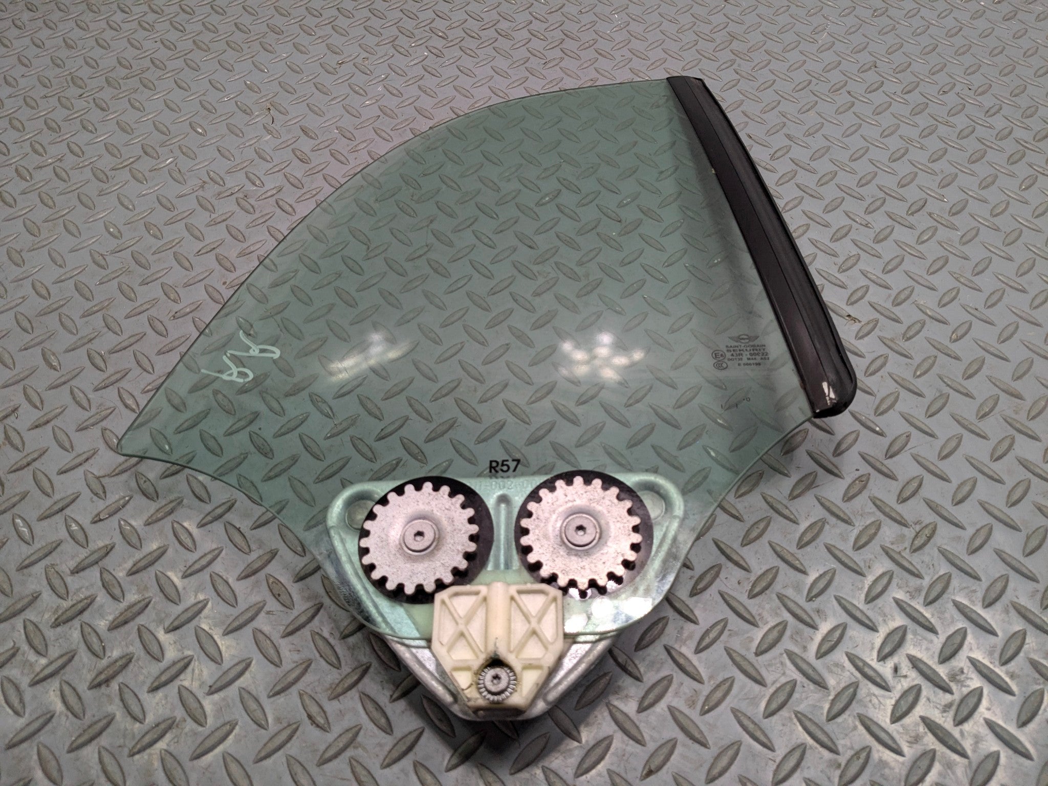 2011 - 2013 MINI COOPER OEM DOOR WINDOW QUARTER GLASS RIGHT PASSENGER SIDE