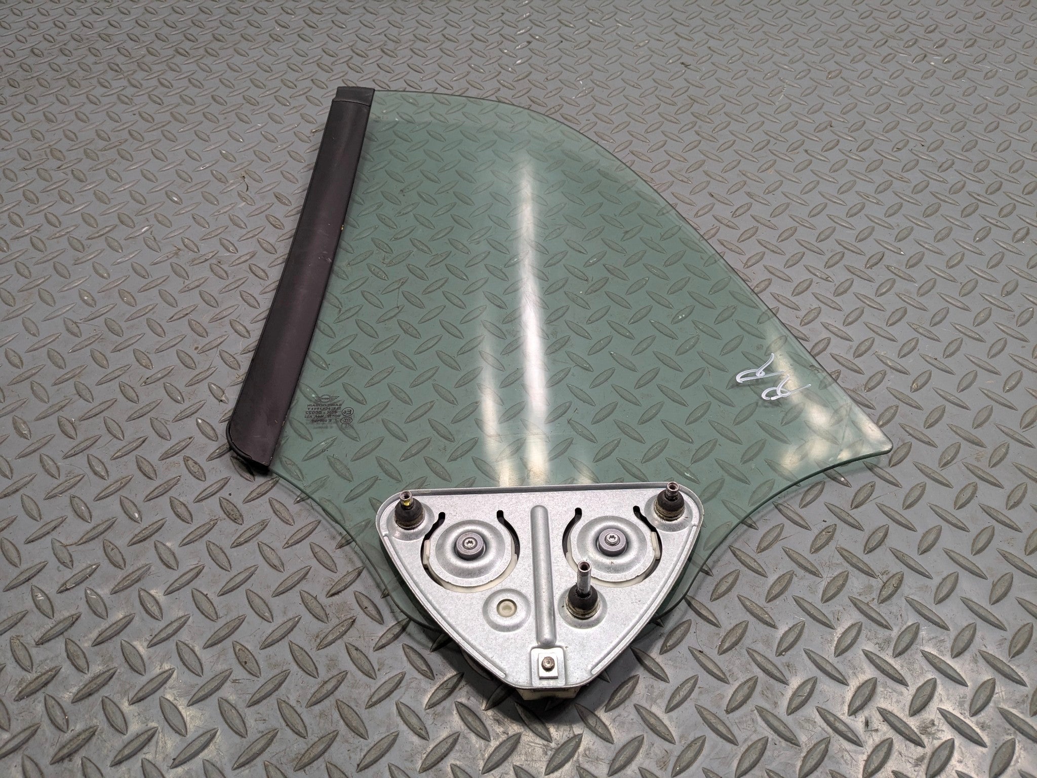 2011 - 2013 MINI COOPER OEM DOOR WINDOW QUARTER GLASS RIGHT PASSENGER SIDE