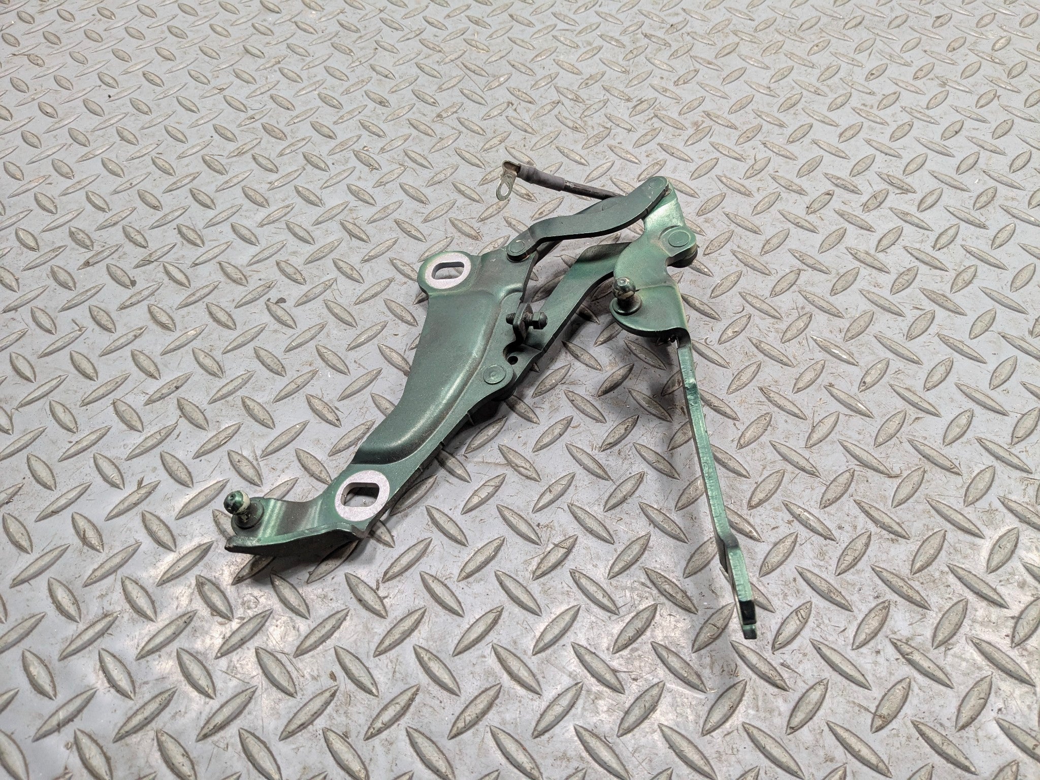 11 - 13 MINI COOPER OEM HOOD HINGE SUPPORT BRACKET FRONT RIGHT PASSENGER SIDE