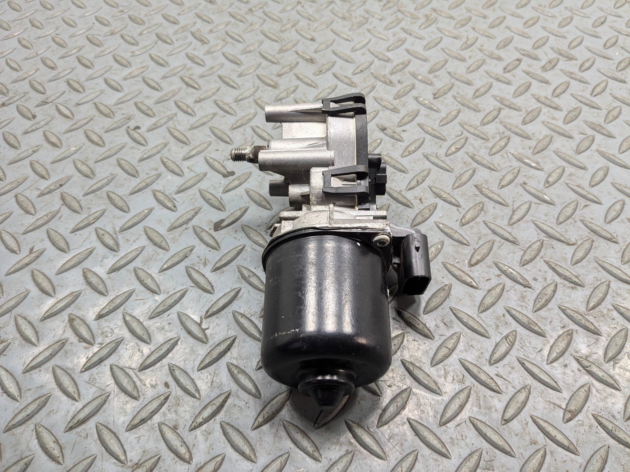 2011 - 2013 MINI COOPER OEM FRONT WINDSHIELD WIPER MOTOR ASSEMBLY