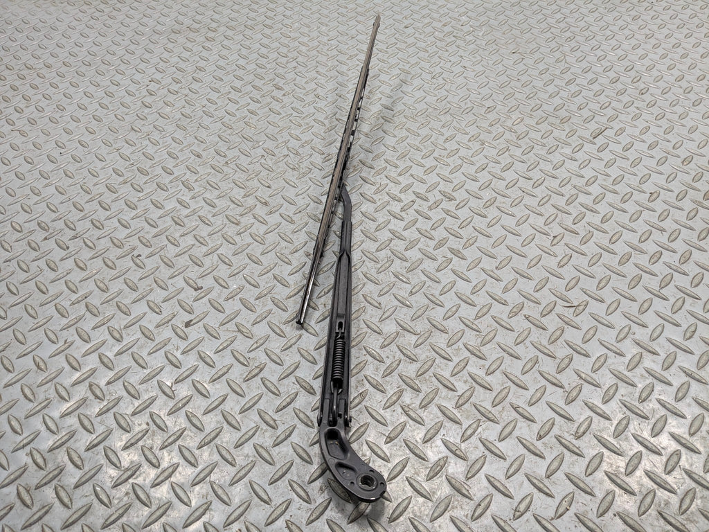 2011 - 2013 MINI COOPER OEM WINDSHIELD WIPER ARM WITH BLADE FRONT RIGHT SIDE