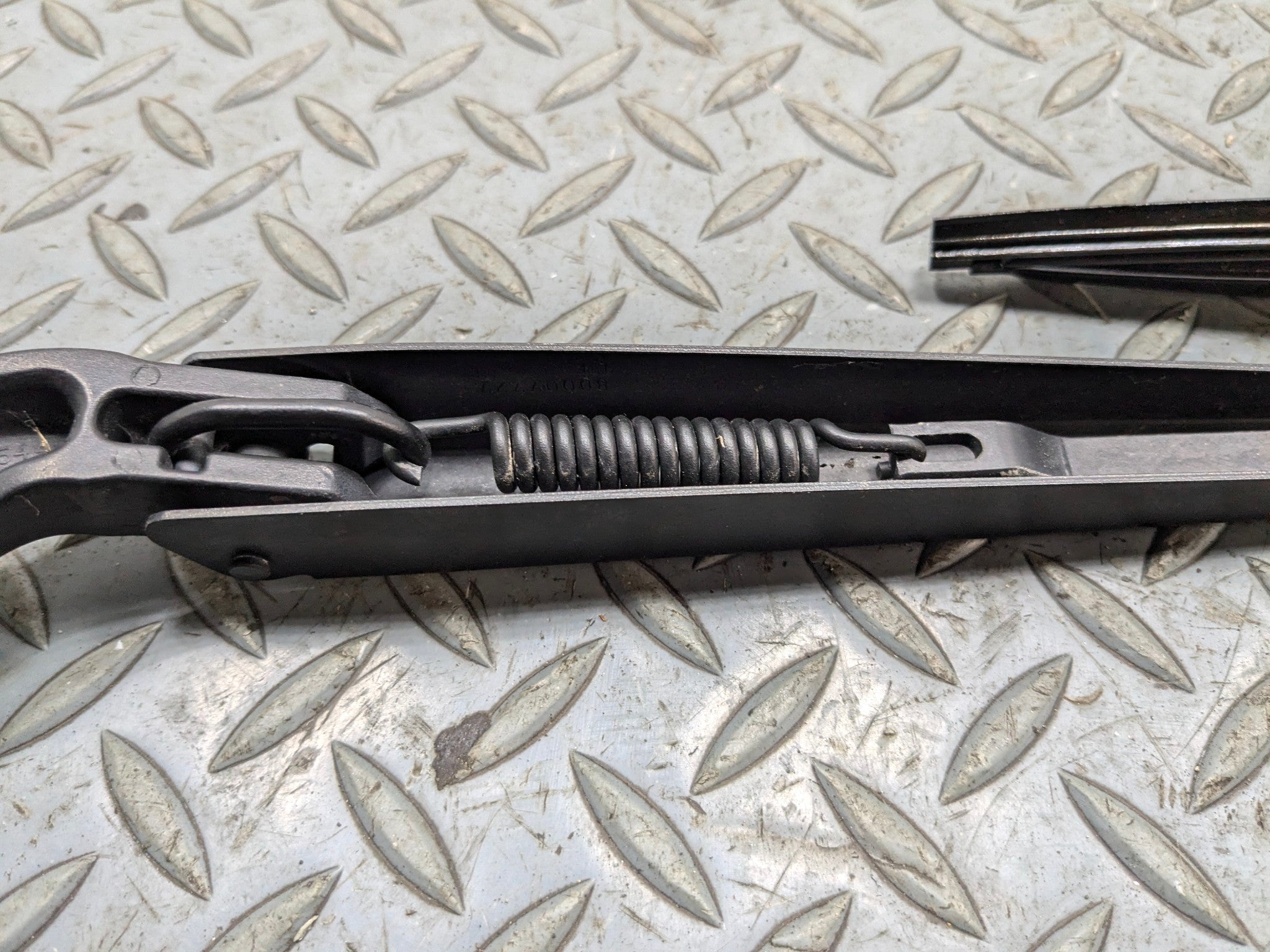 2011 - 2013 MINI COOPER OEM WINDSHIELD WIPER ARM WITH BLADE FRONT RIGHT SIDE