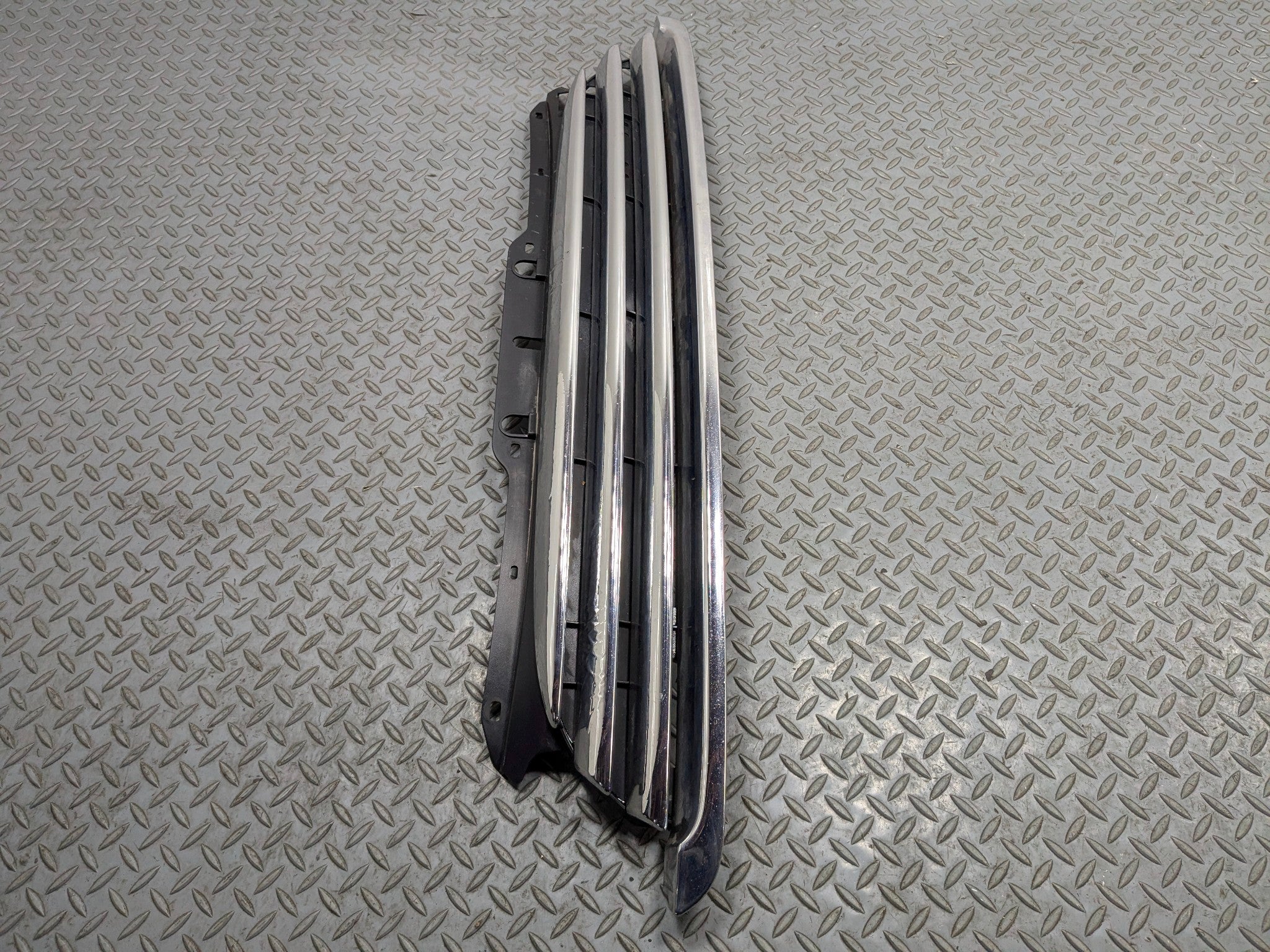 2011 - 2013 MINI COOPER OEM FRONT BUMPER MOUNTED UPPER GRILLE ASSEMBLY CHROME