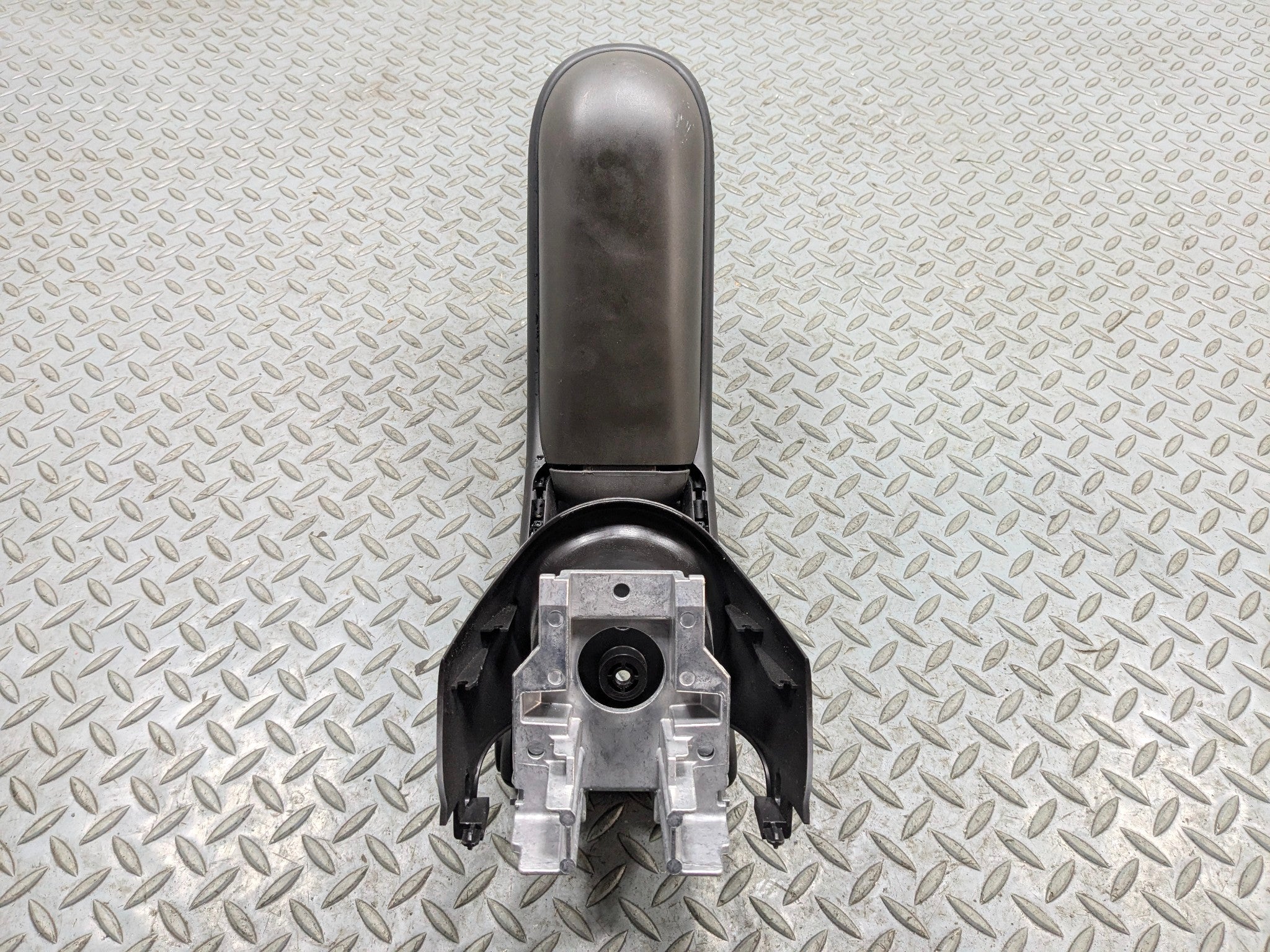 2011 - 2013 MINI COOPER OEM INTERIOR CENTER CONSOLE ARMREST LEATHER BLACK